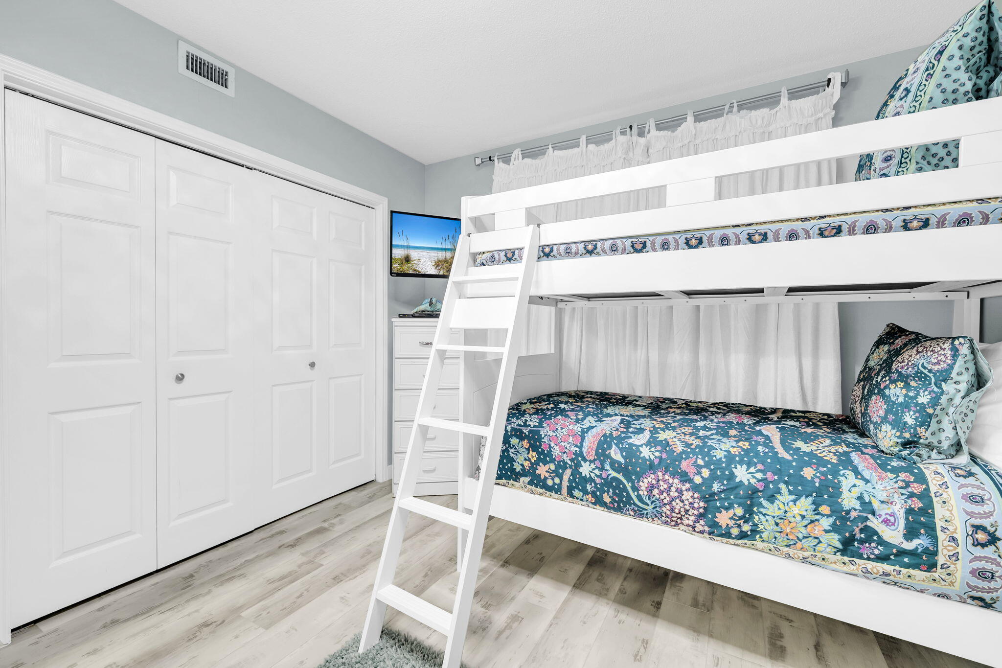 The Palms Condo - Residential