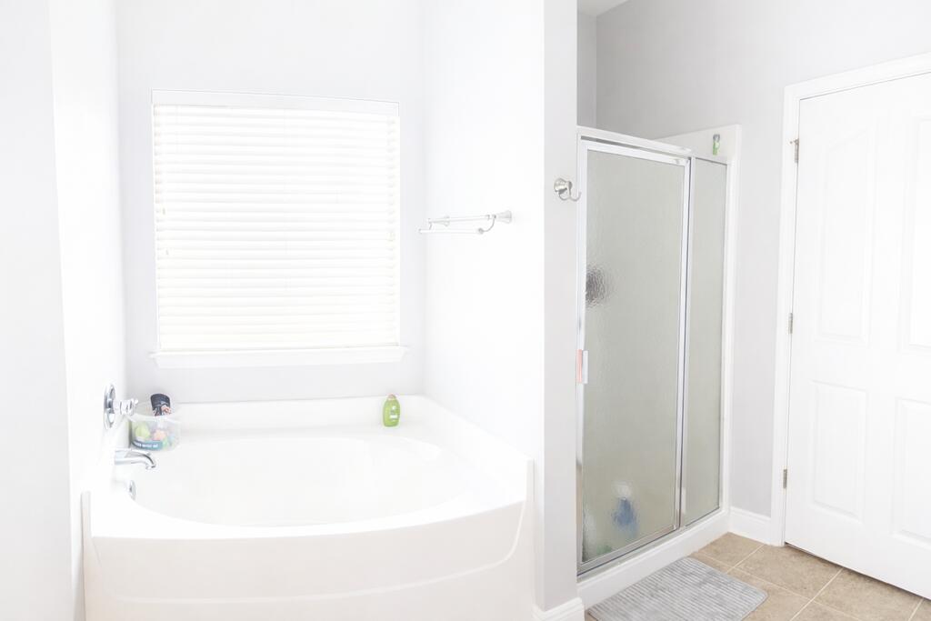 ROLLING RIDGE S/D - Residential Lease