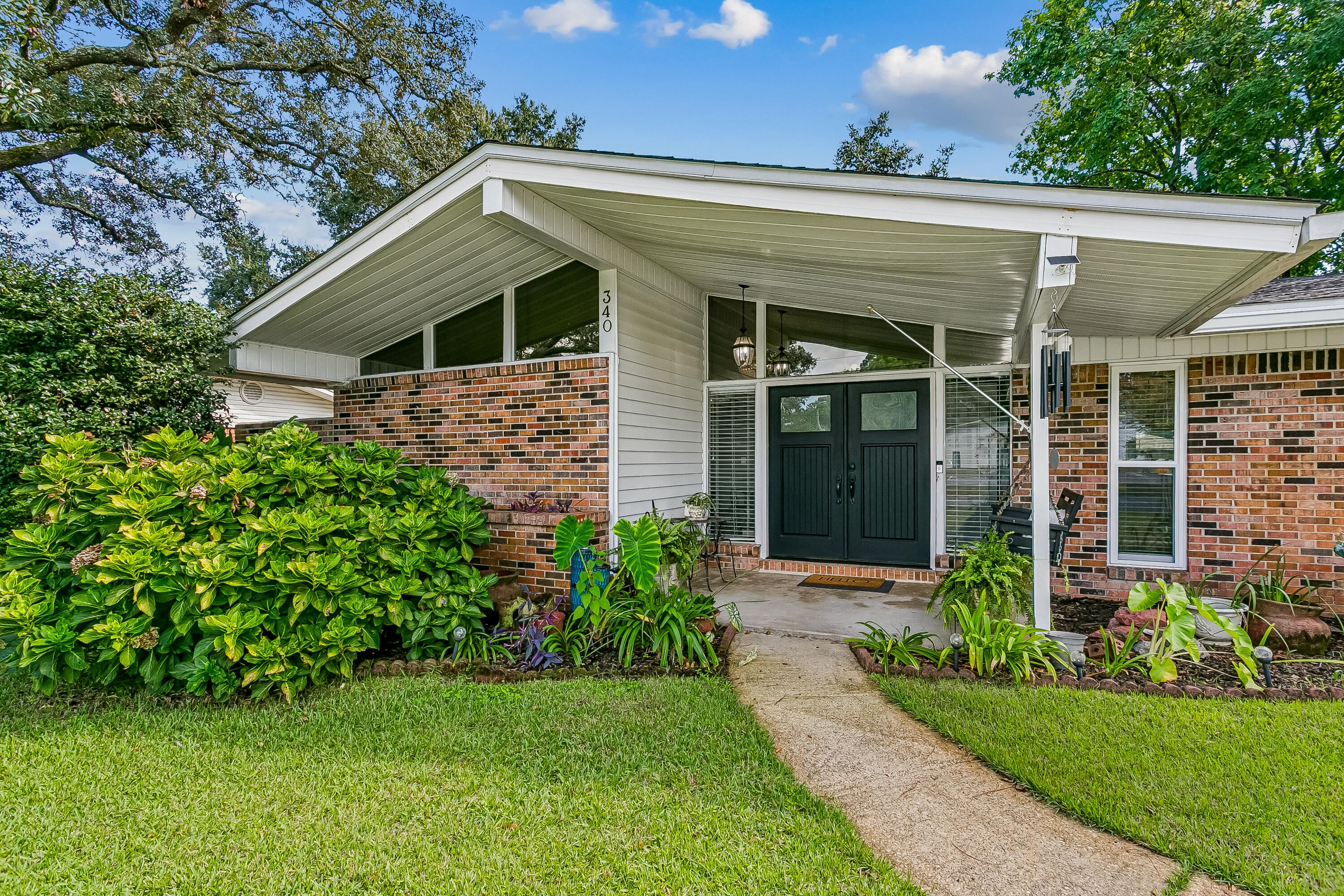340 NW Holmes Boulevard