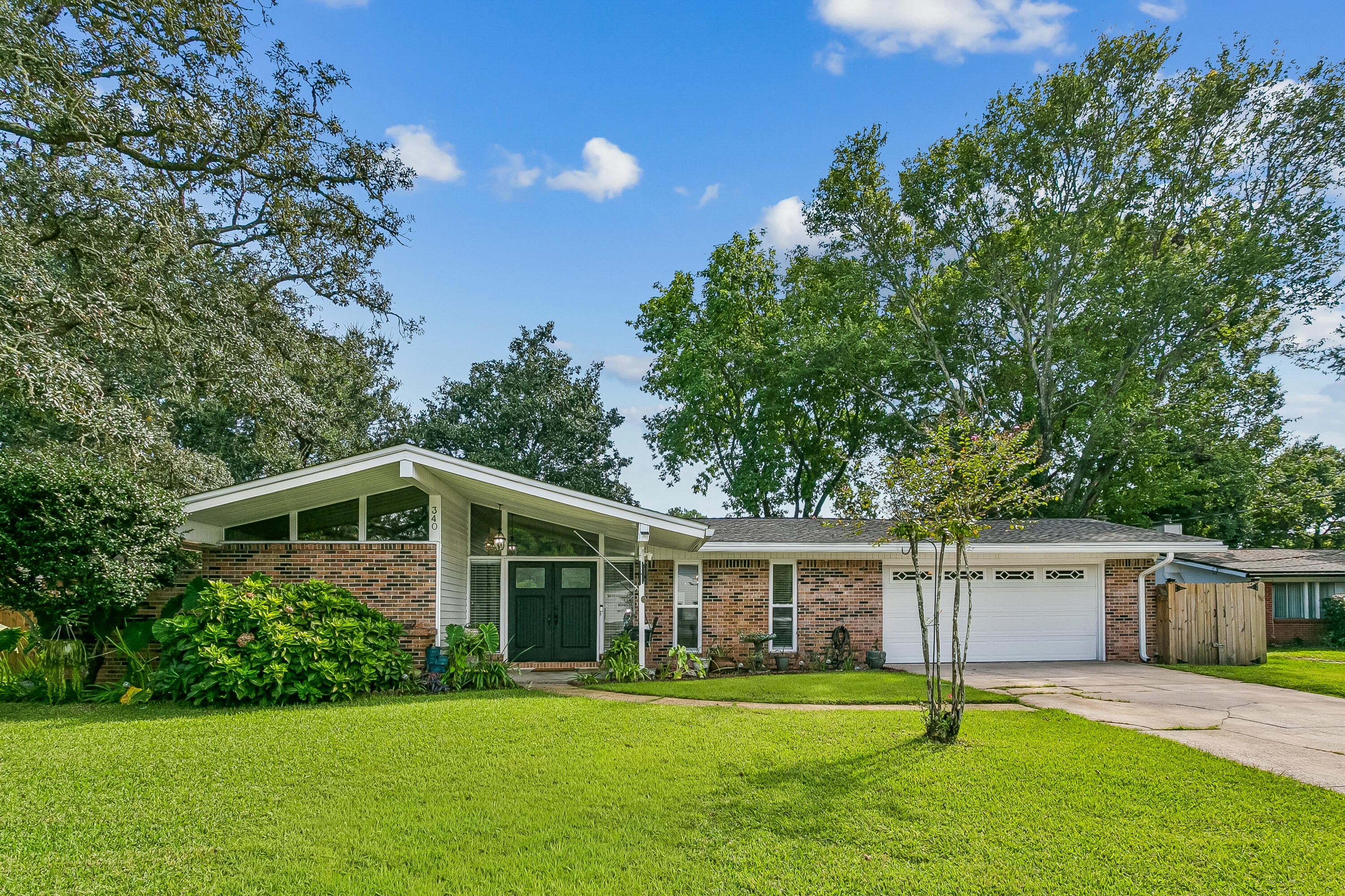 340 NW Holmes Boulevard
