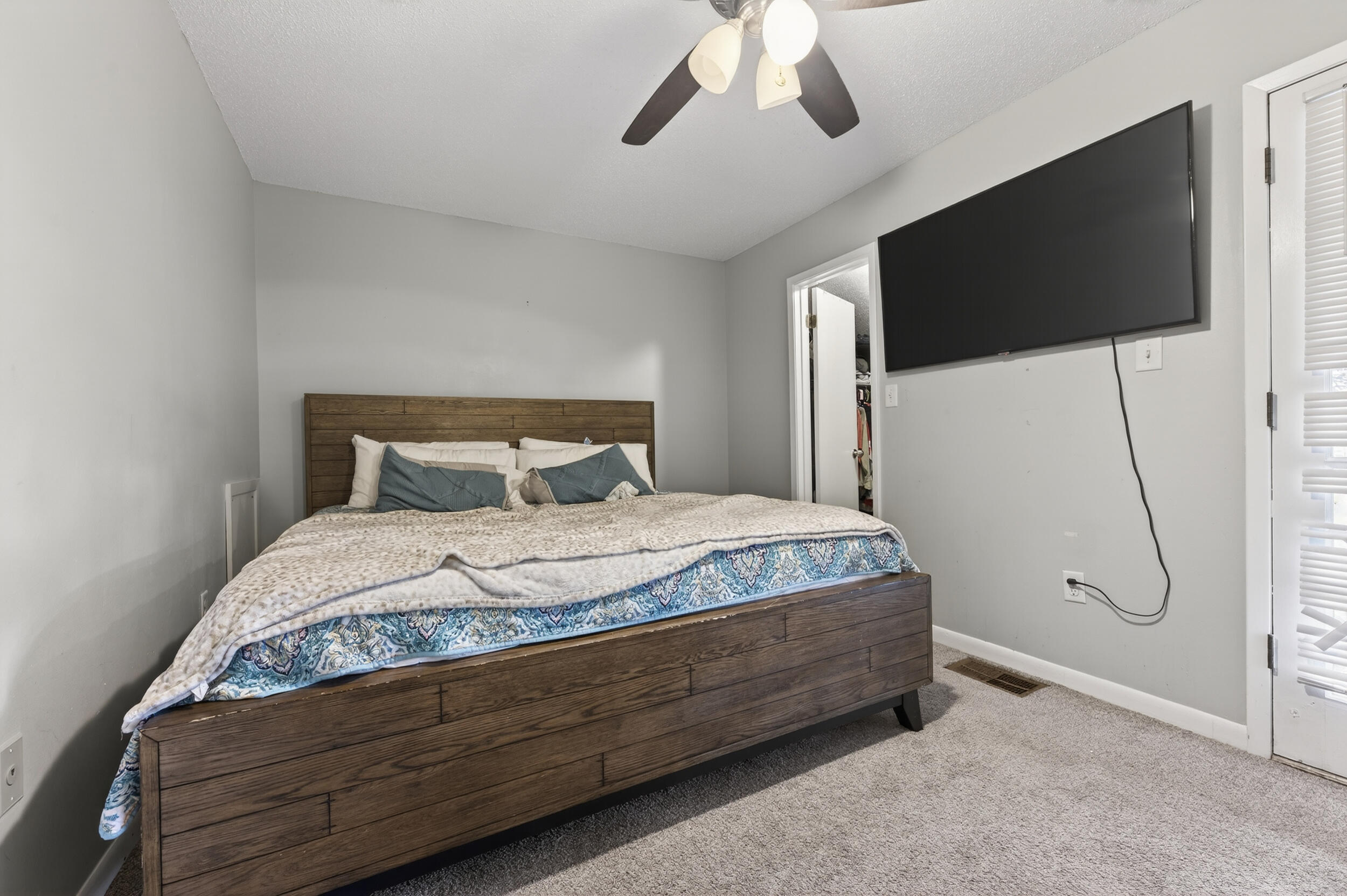 LEESA JENNIFER ACRES - Residential