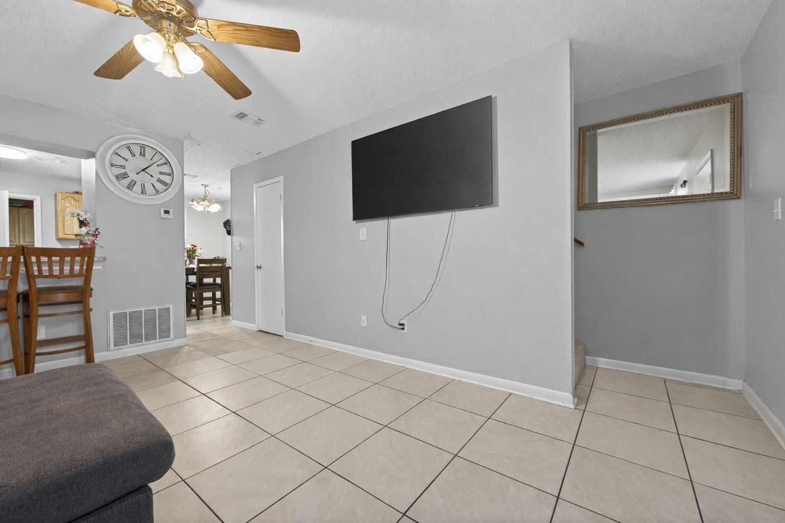 LEESA JENNIFER ACRES - Residential