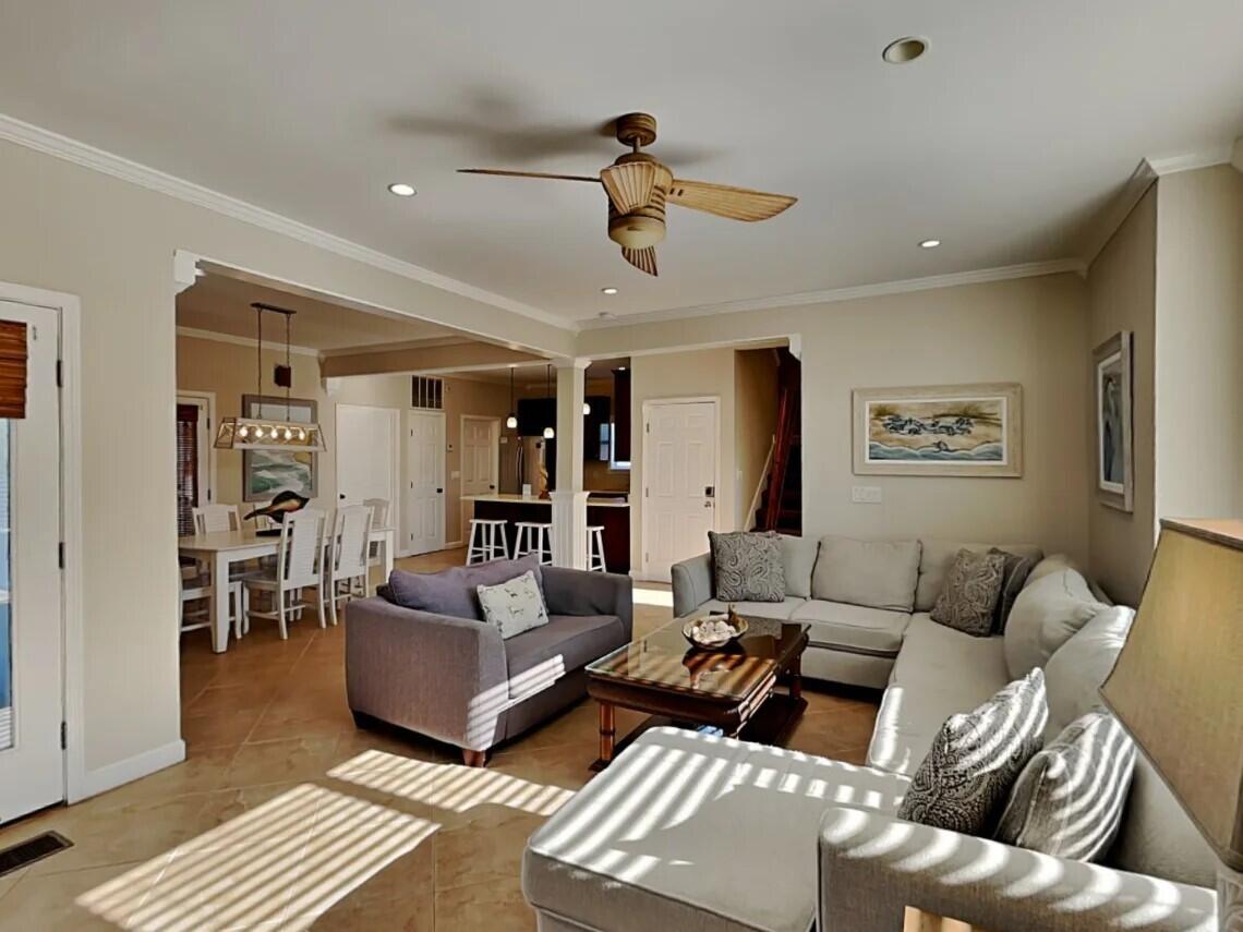 HOLIDAY BEACH UNIT 16 - Residential