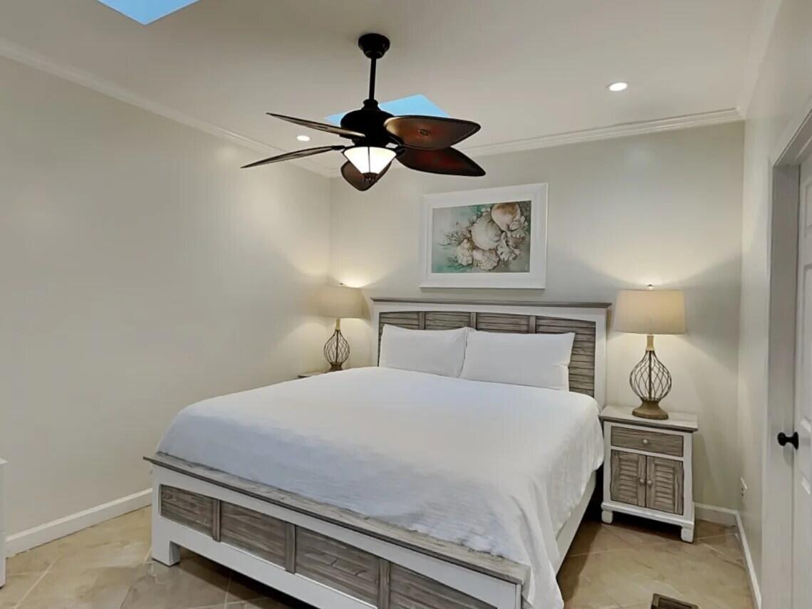 HOLIDAY BEACH UNIT 16 - Residential