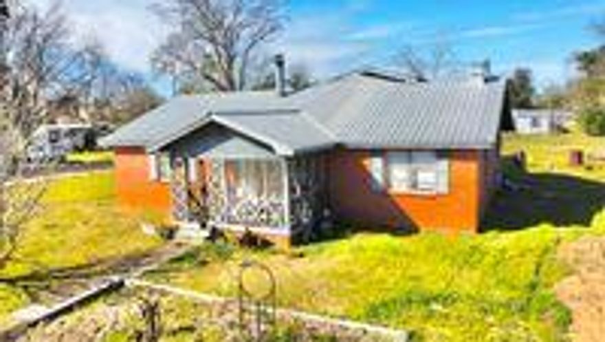 Nice corner half acre lot with brick house close to stores ,barber shop ,restaurants .clinic .1 hour to beach .Handyman special ,Cash ASIS
Please dont knock on tenants door