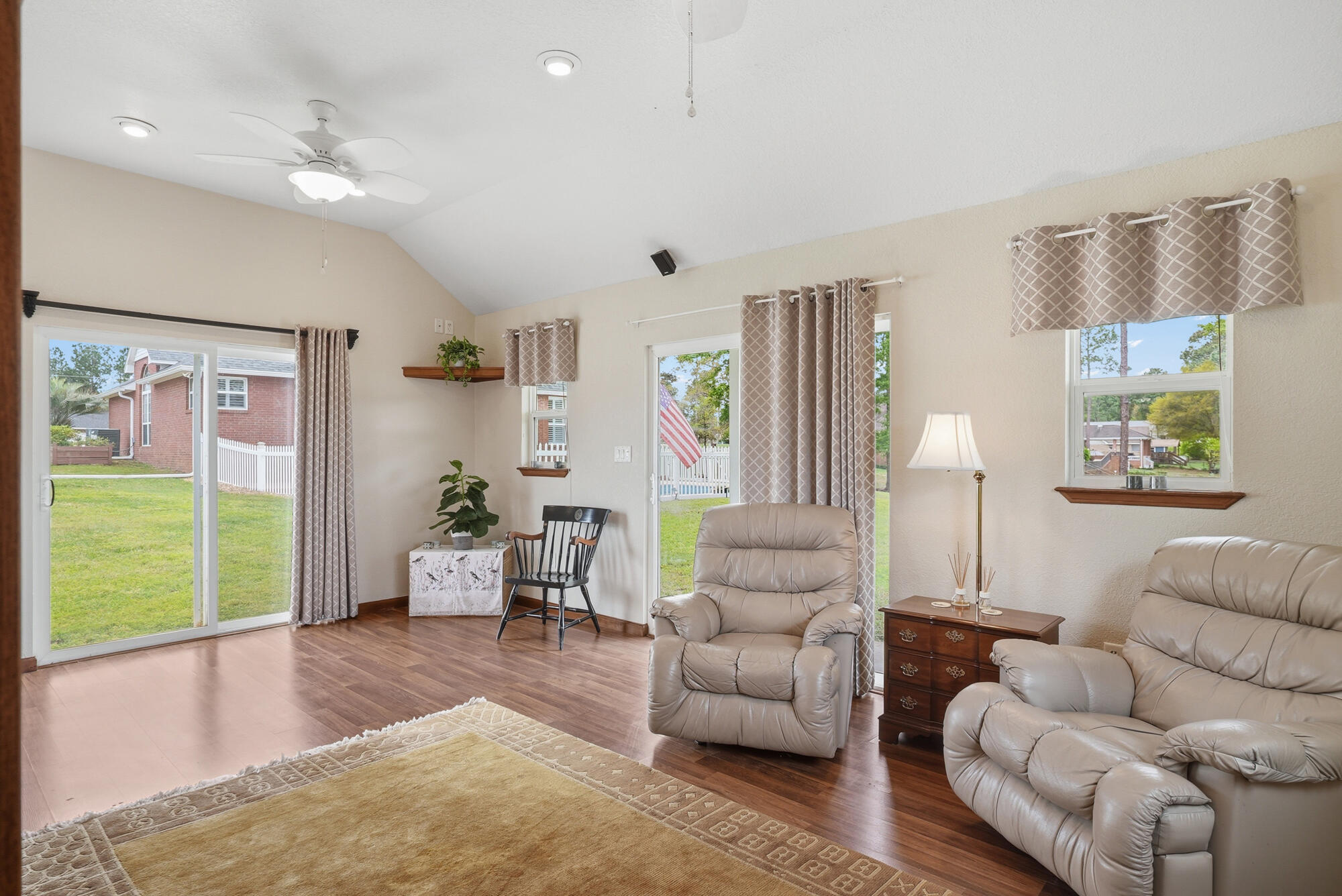 TEN LAKE ESTATES/LAKESHORE GARDENS - Residential