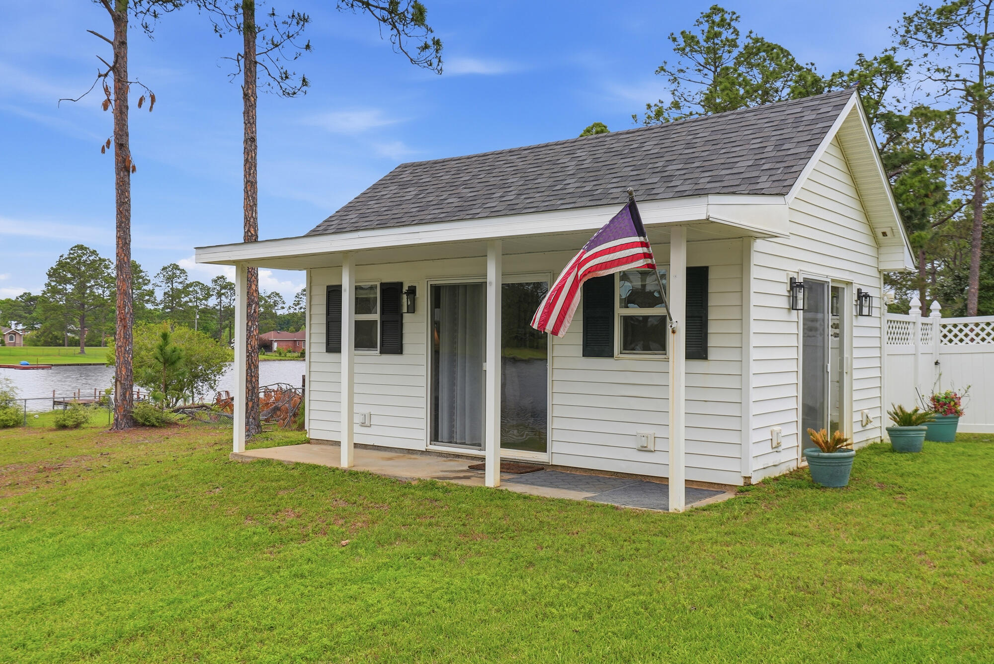 TEN LAKE ESTATES/LAKESHORE GARDENS - Residential