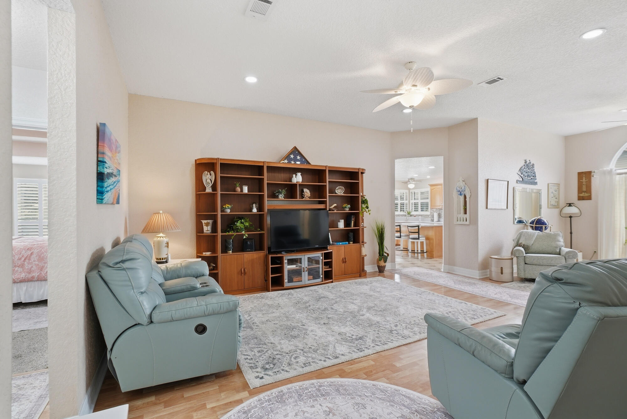 TEN LAKE ESTATES/LAKESHORE GARDENS - Residential