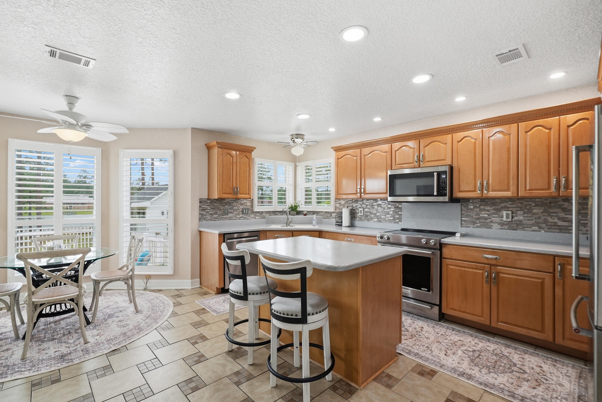 TEN LAKE ESTATES/LAKESHORE GARDENS - Residential