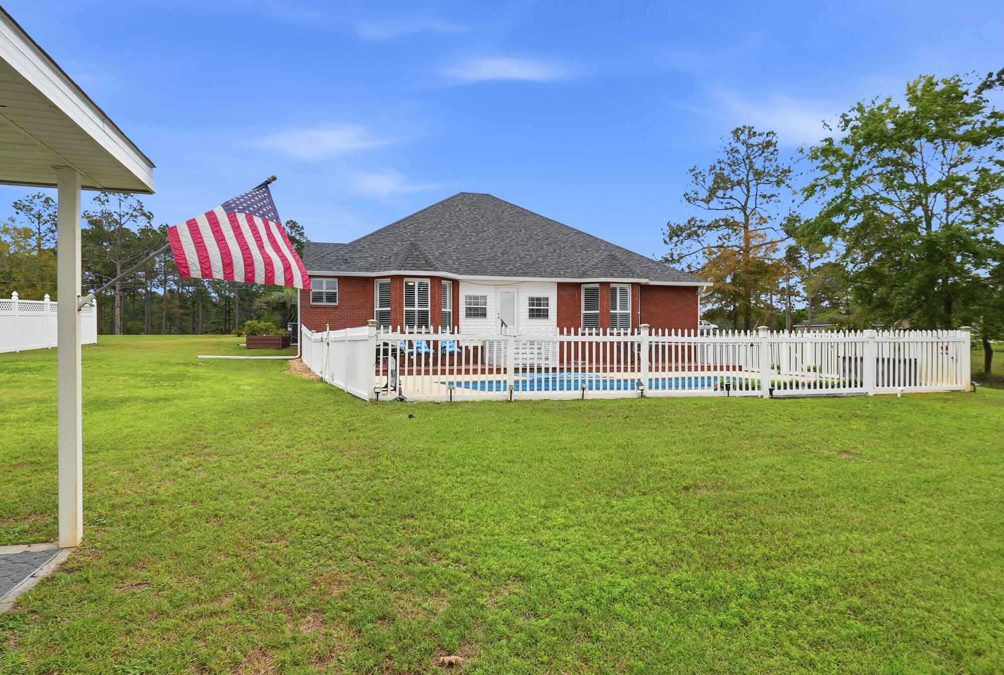 TEN LAKE ESTATES/LAKESHORE GARDENS - Residential