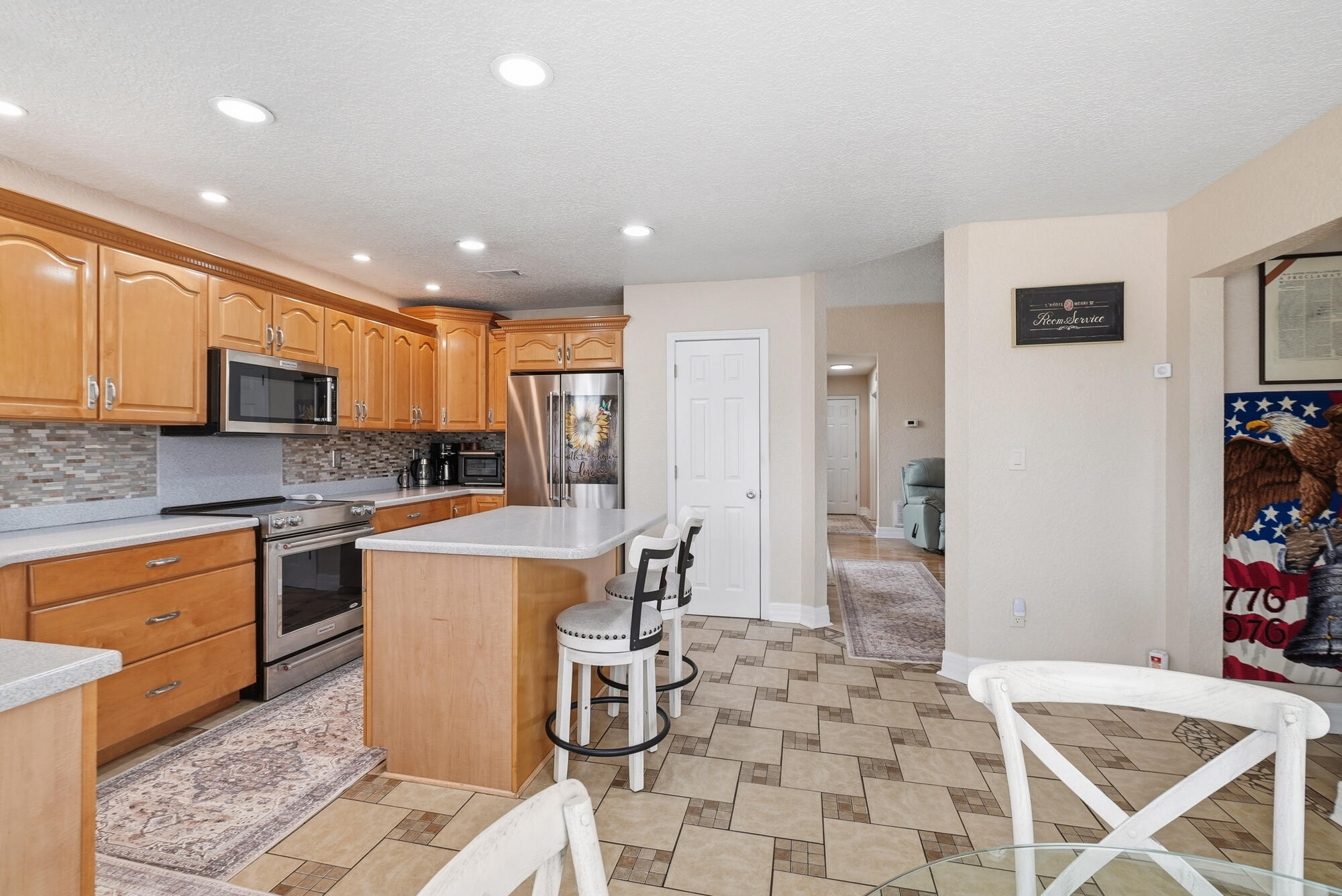 TEN LAKE ESTATES/LAKESHORE GARDENS - Residential