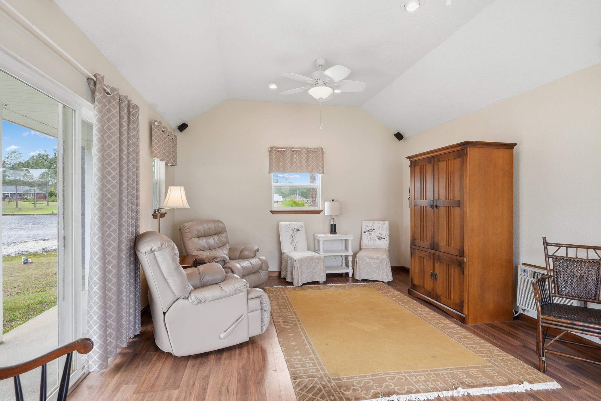 TEN LAKE ESTATES/LAKESHORE GARDENS - Residential