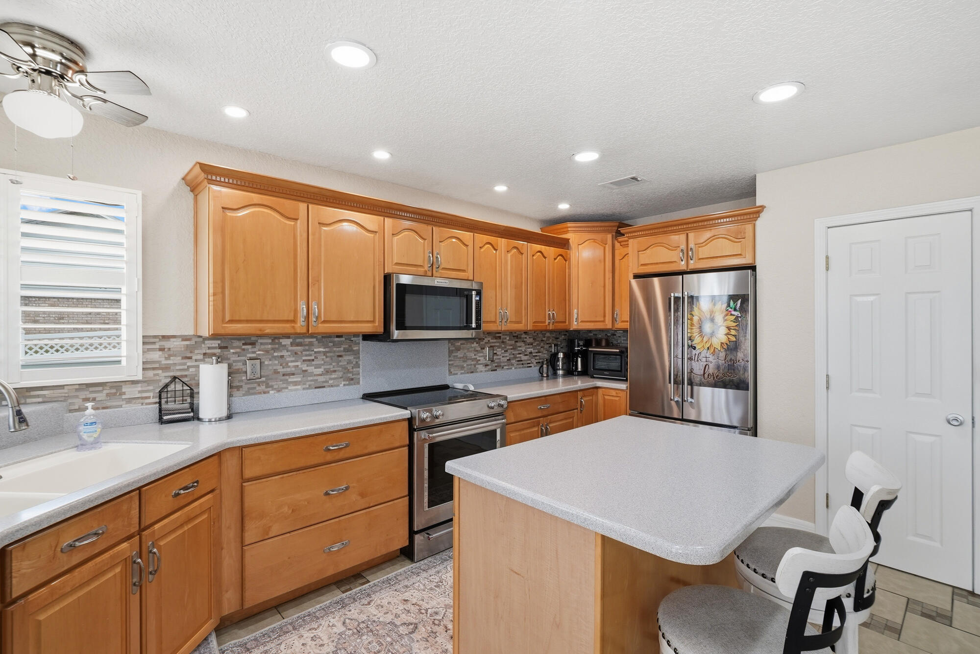 TEN LAKE ESTATES/LAKESHORE GARDENS - Residential