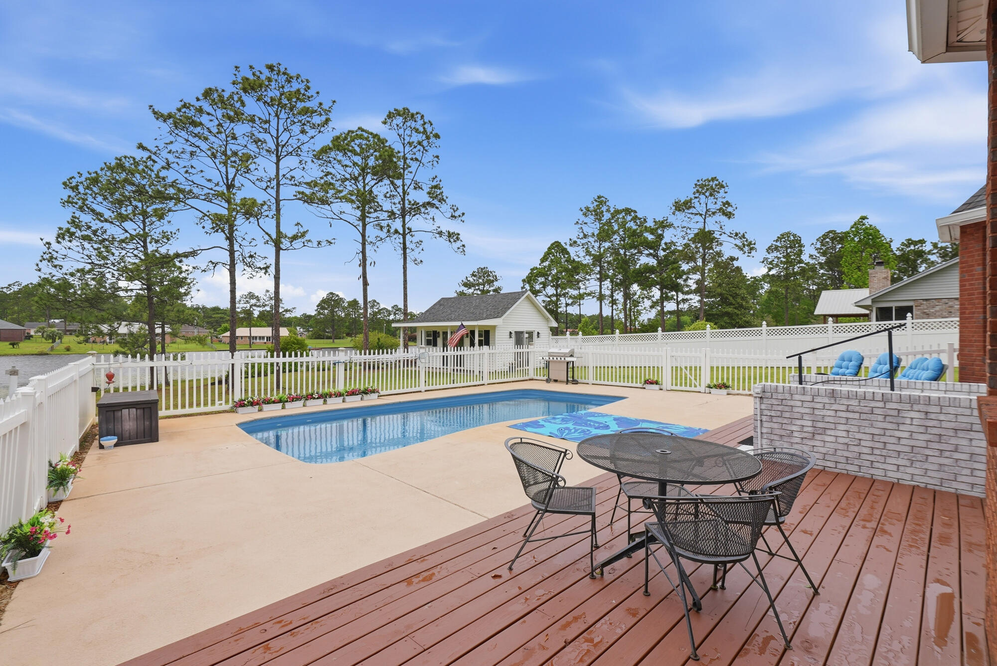 TEN LAKE ESTATES/LAKESHORE GARDENS - Residential