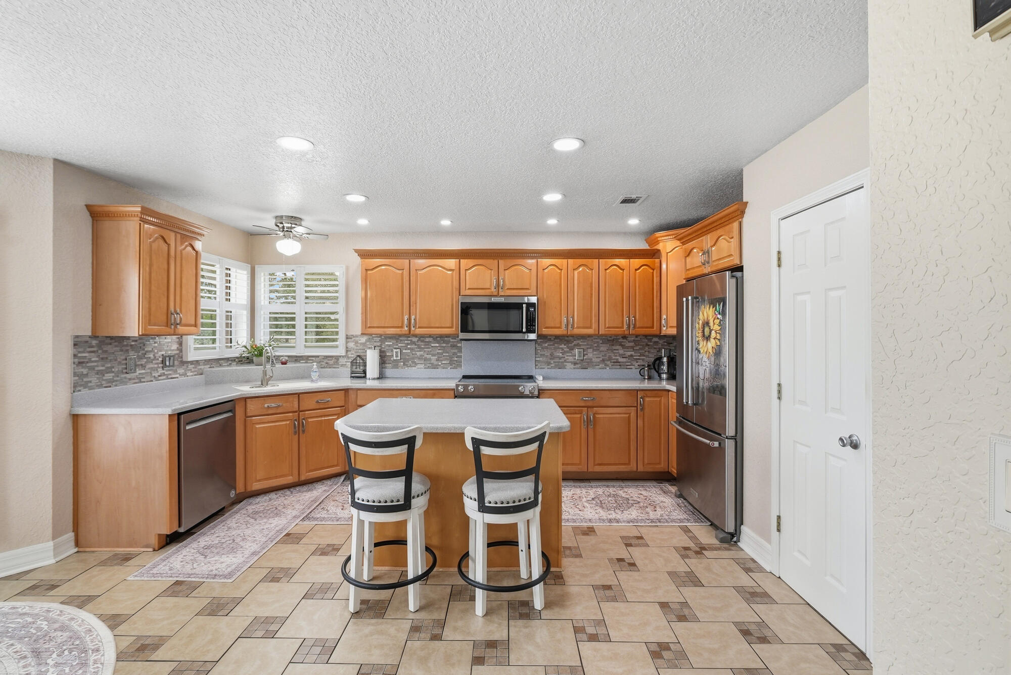 TEN LAKE ESTATES/LAKESHORE GARDENS - Residential