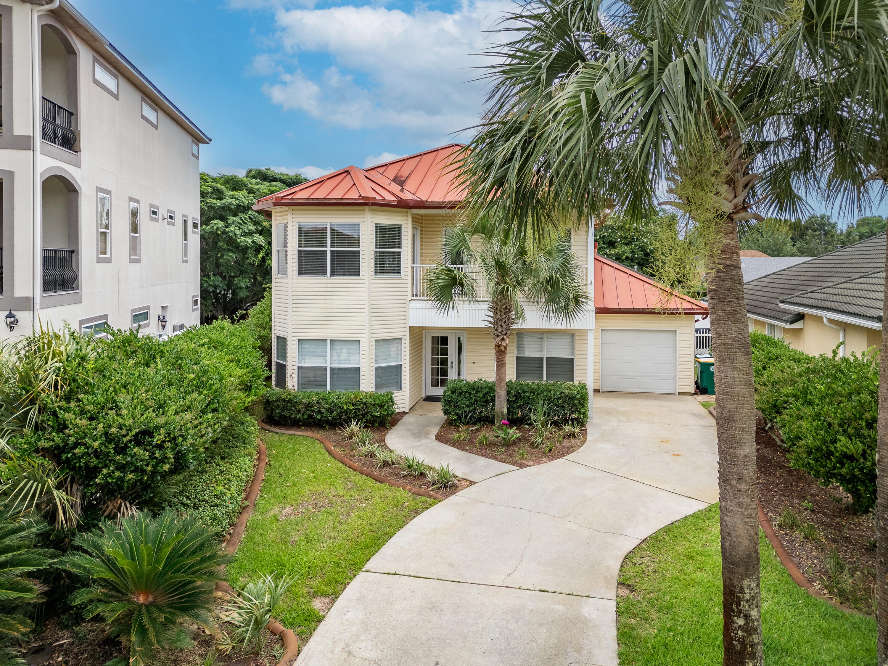 2388 Palm Harbor Drive