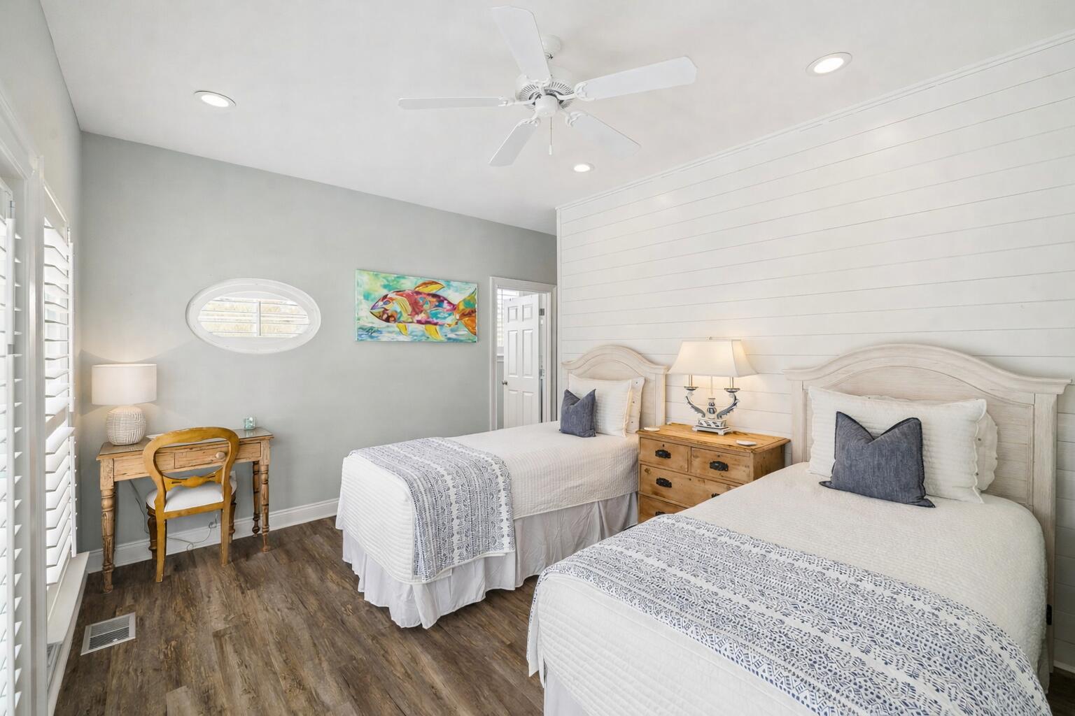 FAIRWAY VILLAS - Residential