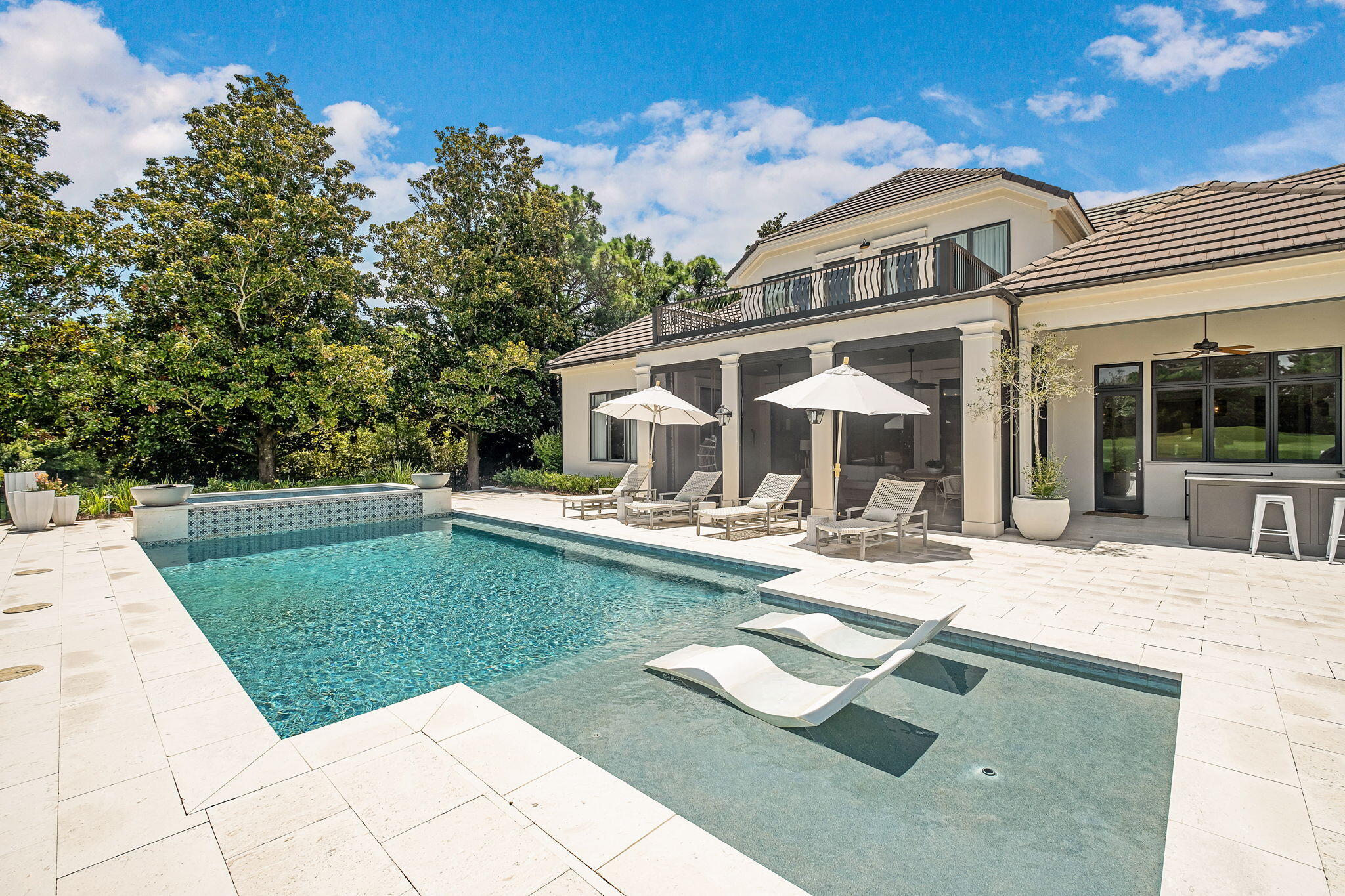 3326 Club Drive