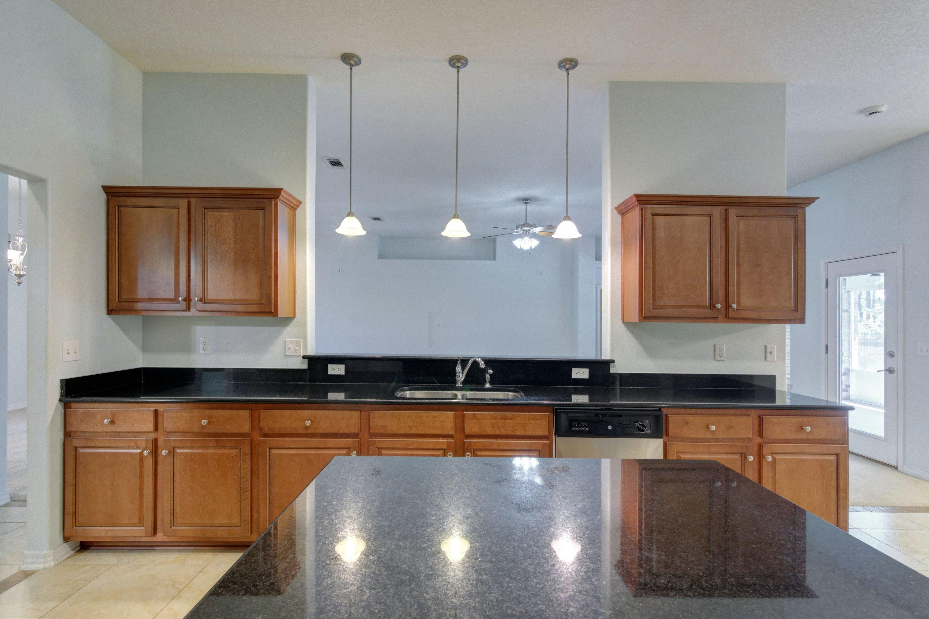 HOLLEY BY THE SEA - Residential