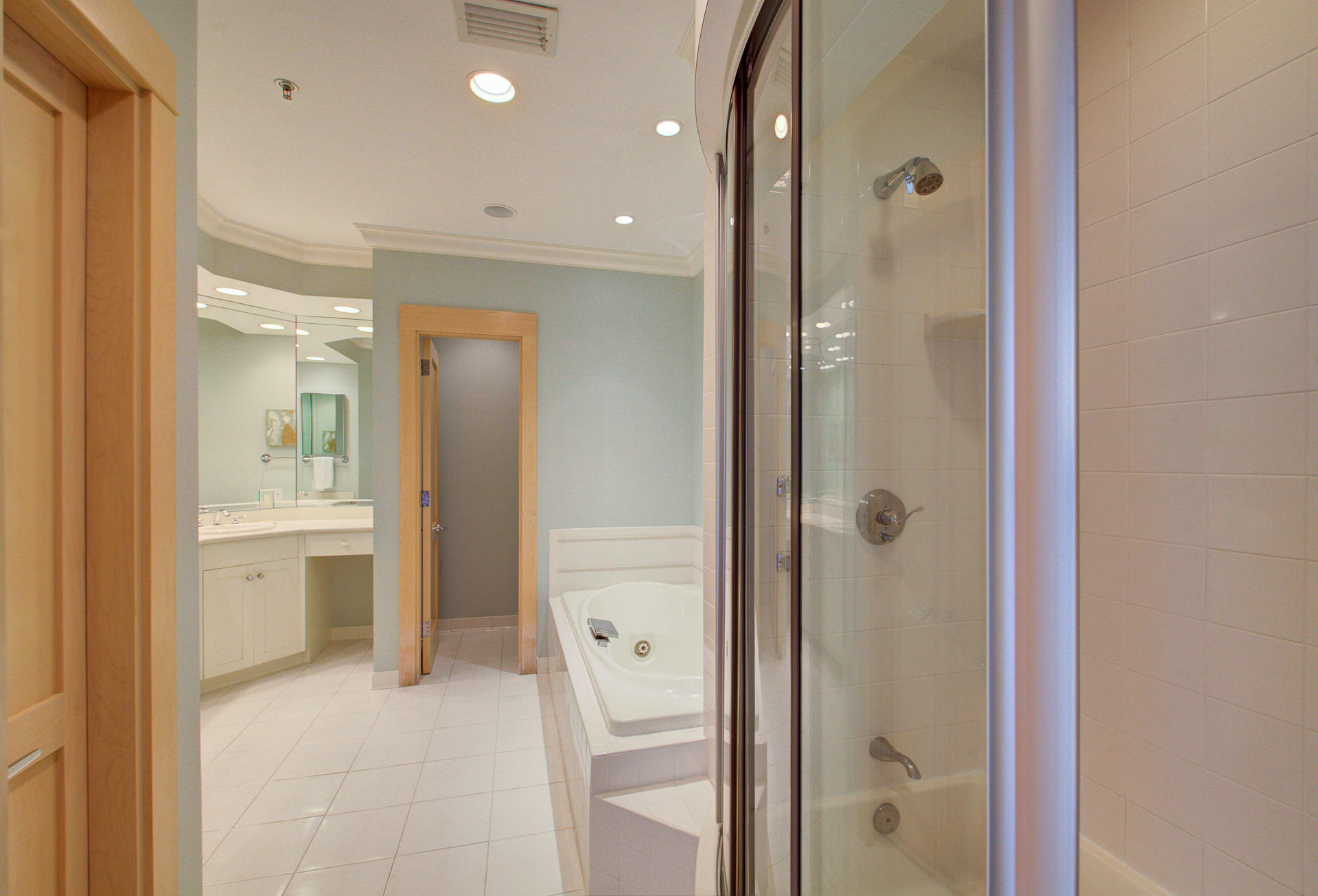 BELLE MER CONDOMINIUM - Residential