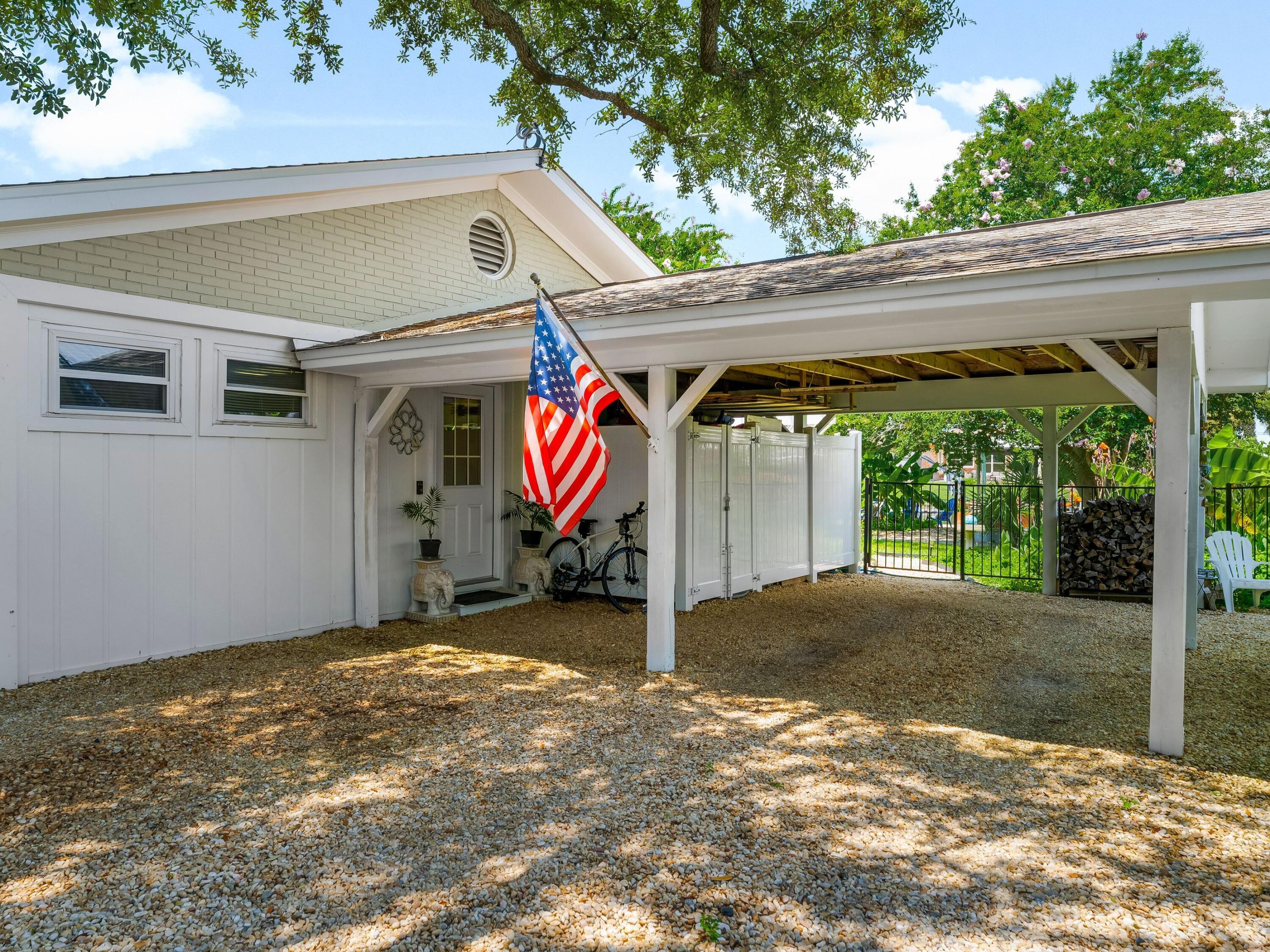 BAYWOOD SHORE ESTATES - Residential