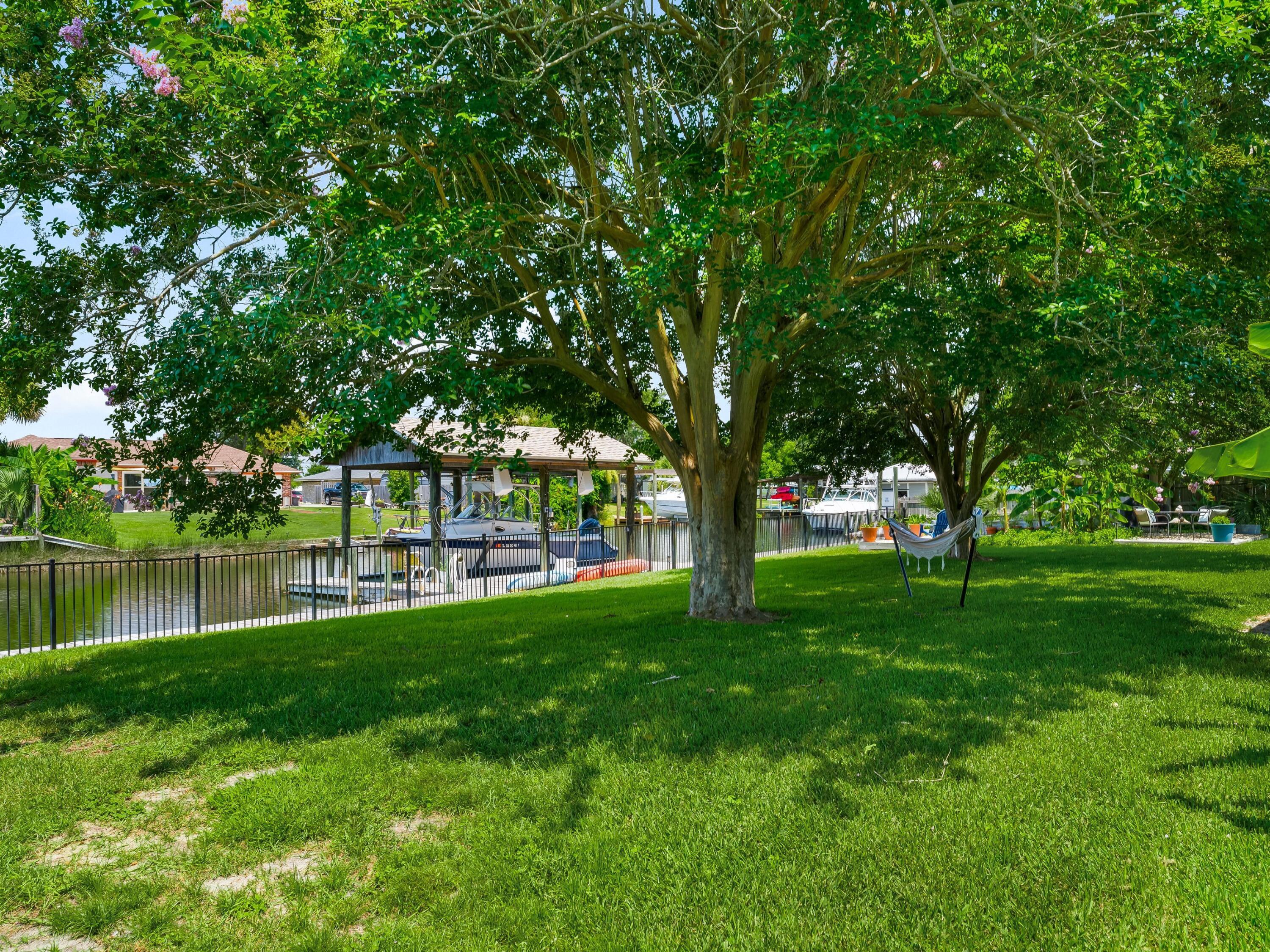 BAYWOOD SHORE ESTATES - Residential