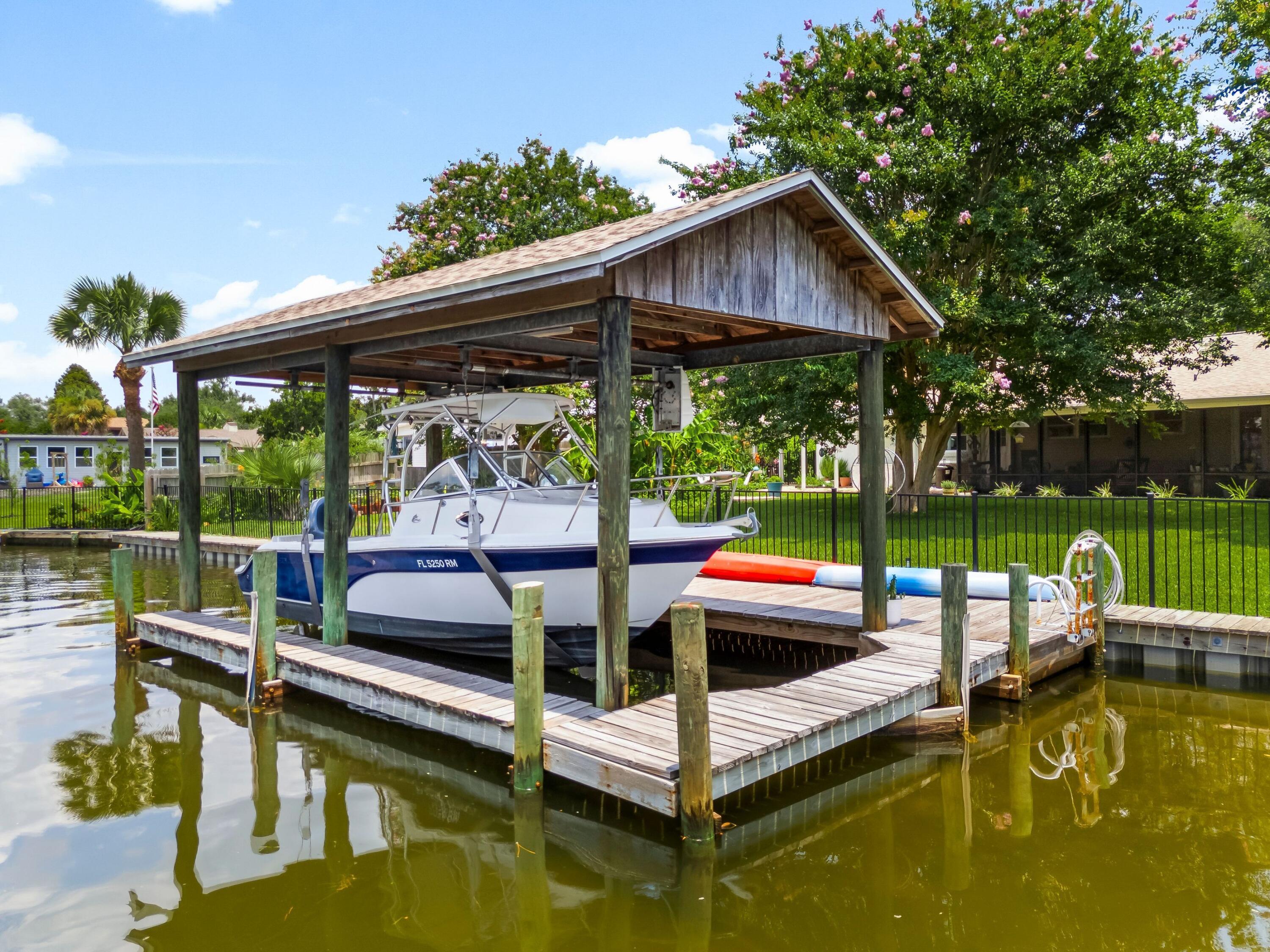 BAYWOOD SHORE ESTATES - Residential