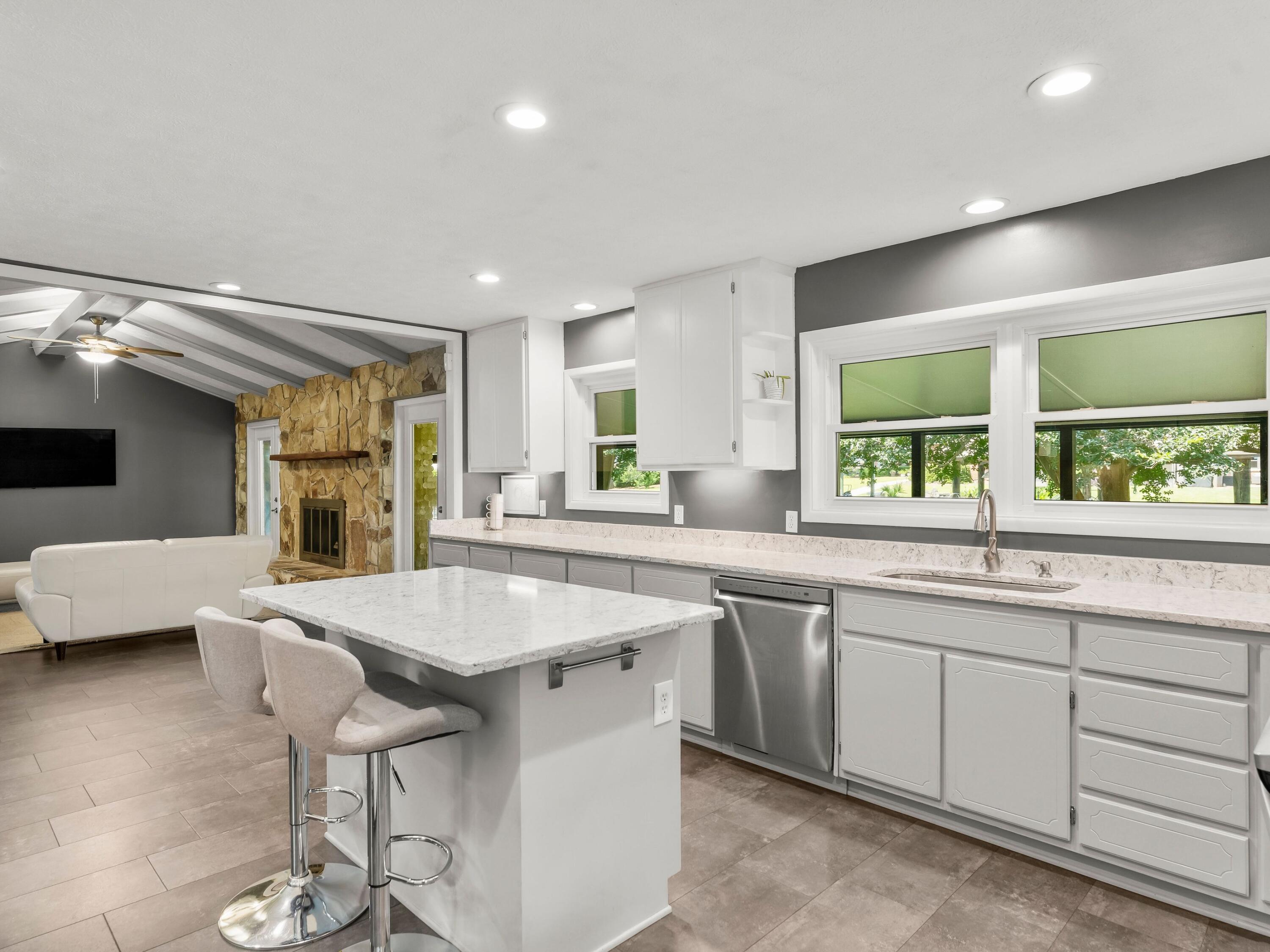 BAYWOOD SHORE ESTATES - Residential