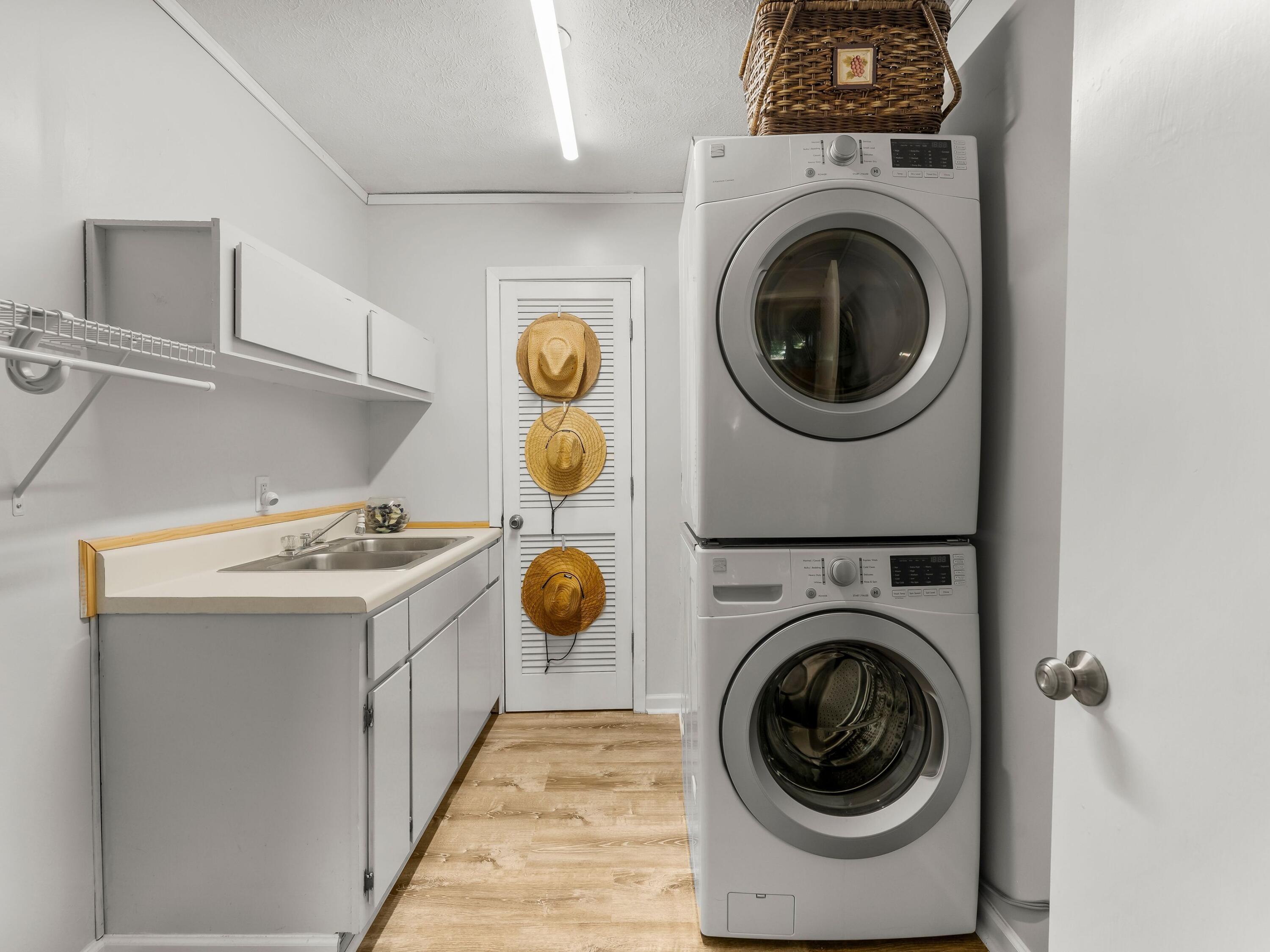 BAYWOOD SHORE ESTATES - Residential