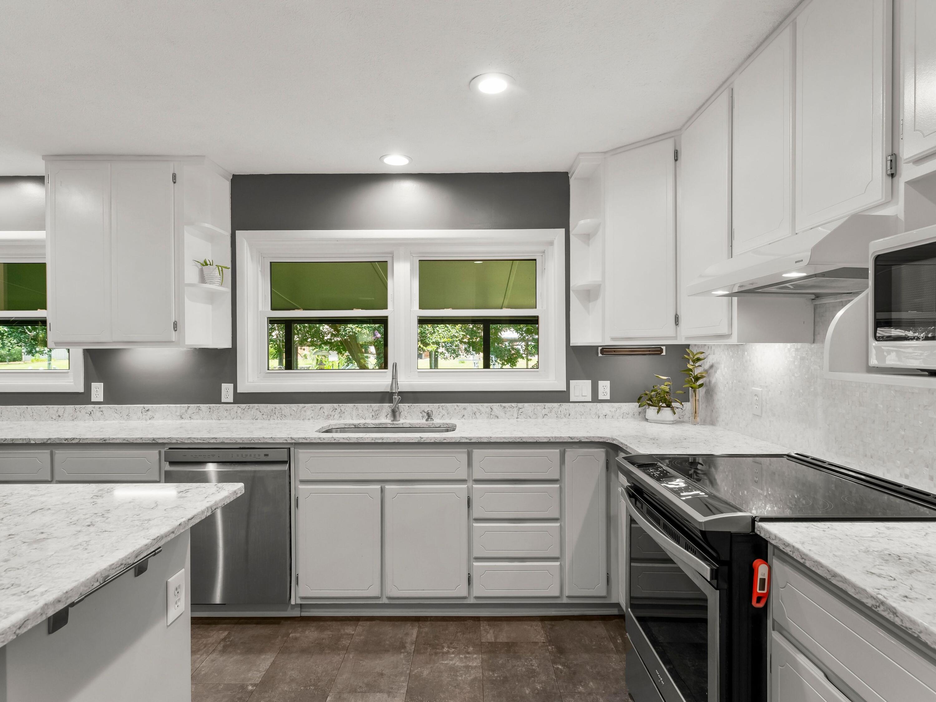 BAYWOOD SHORE ESTATES - Residential