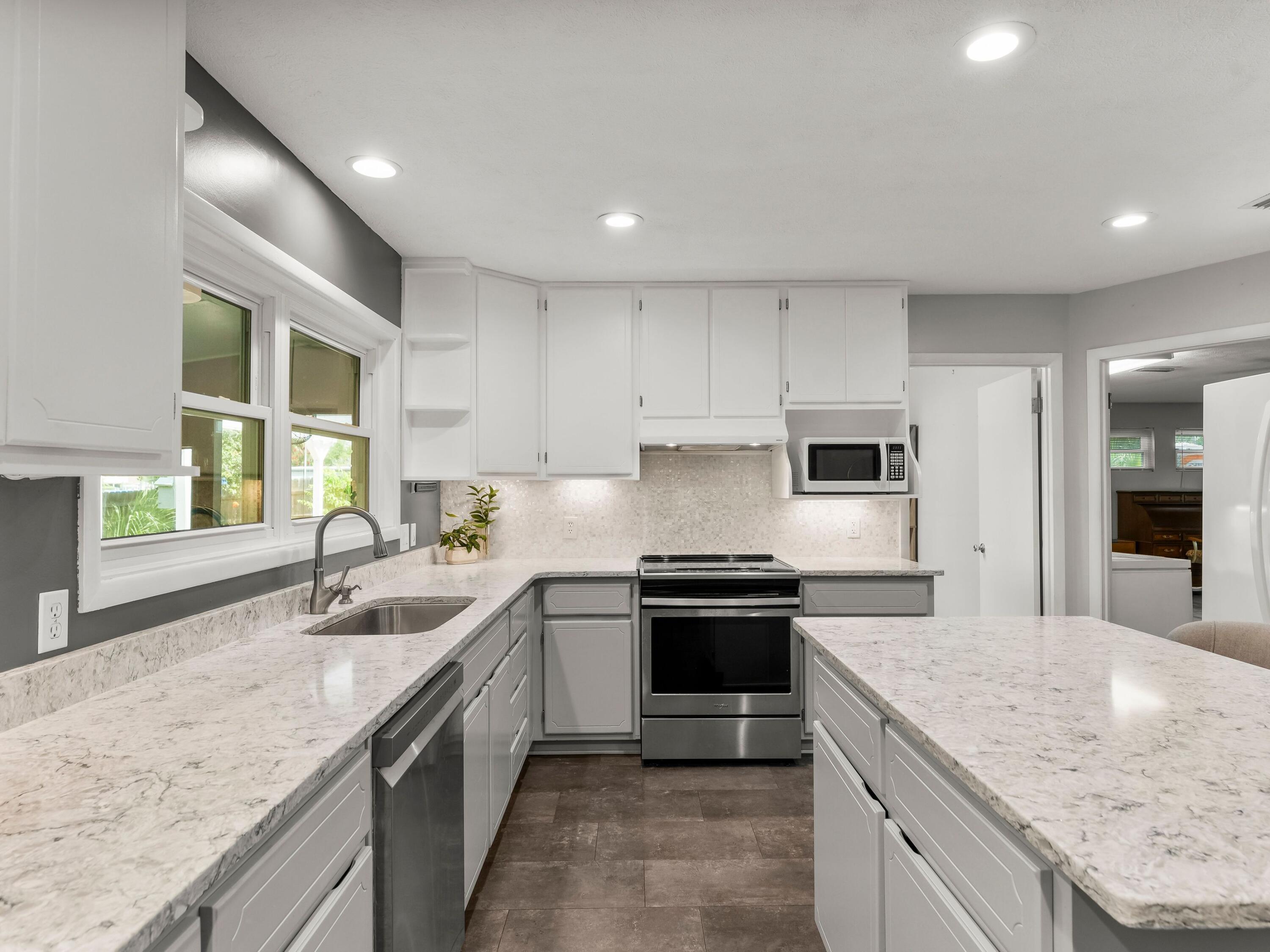 BAYWOOD SHORE ESTATES - Residential