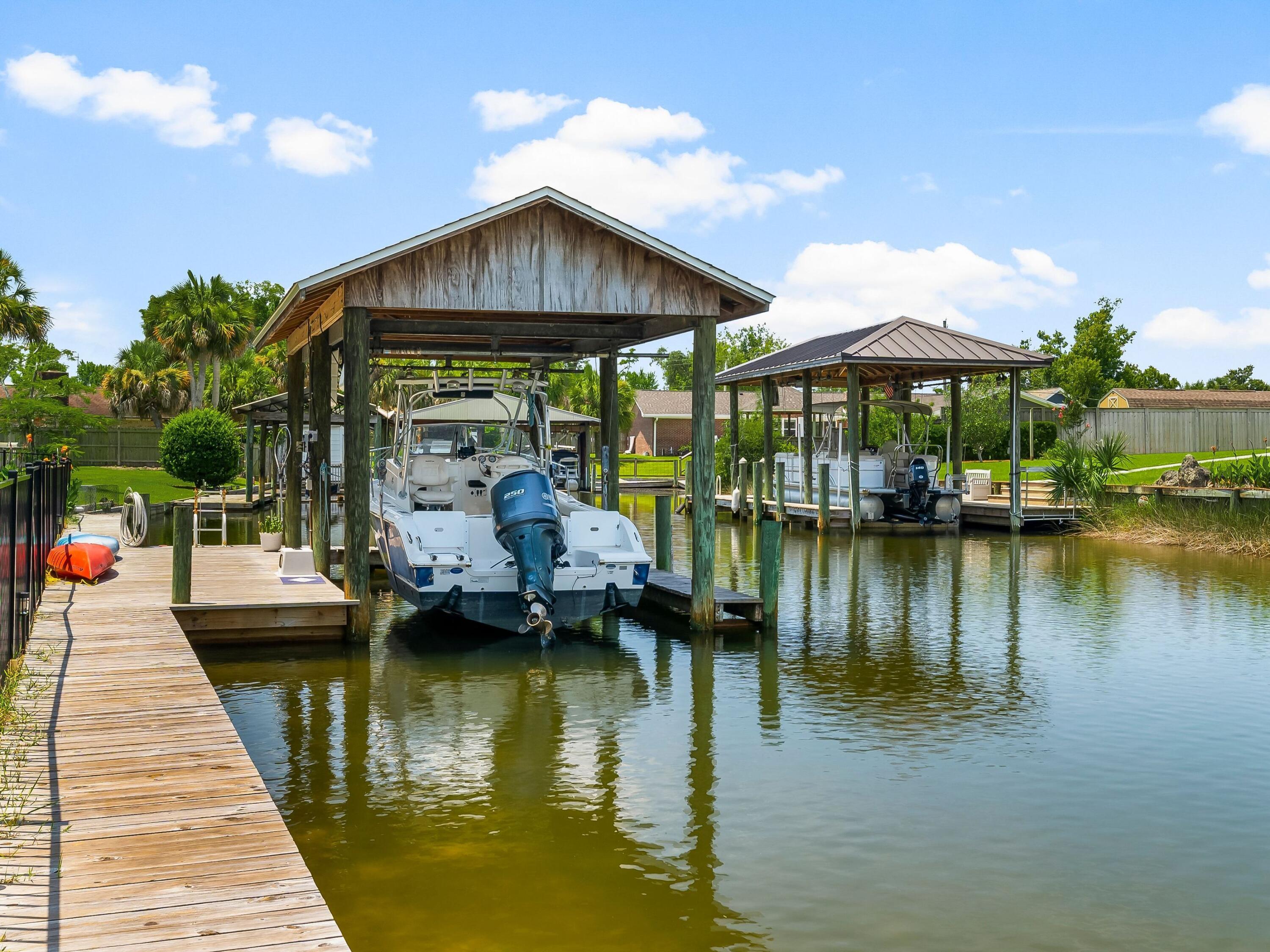 BAYWOOD SHORE ESTATES - Residential