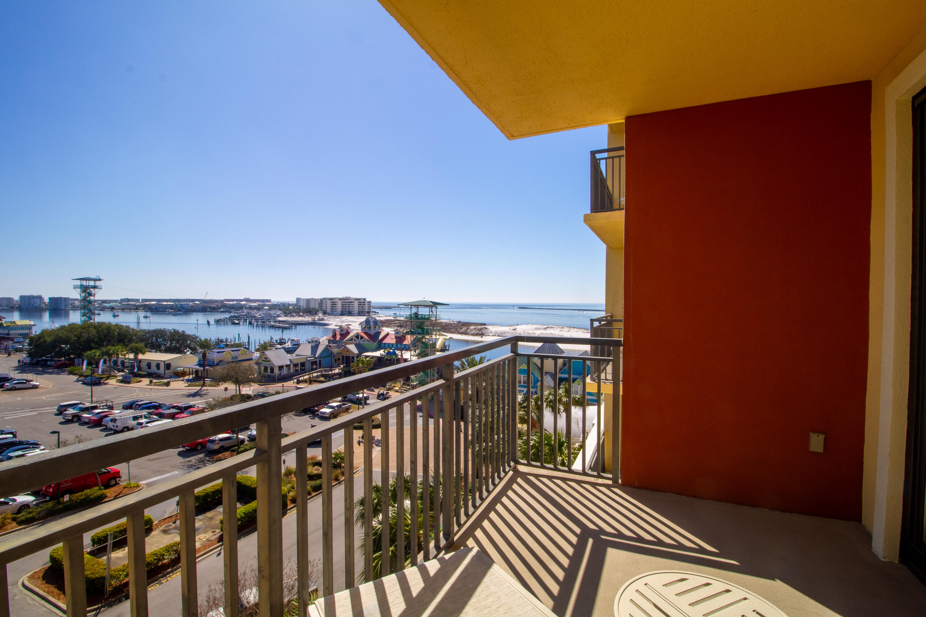 EMERALD GRANDE - Residential