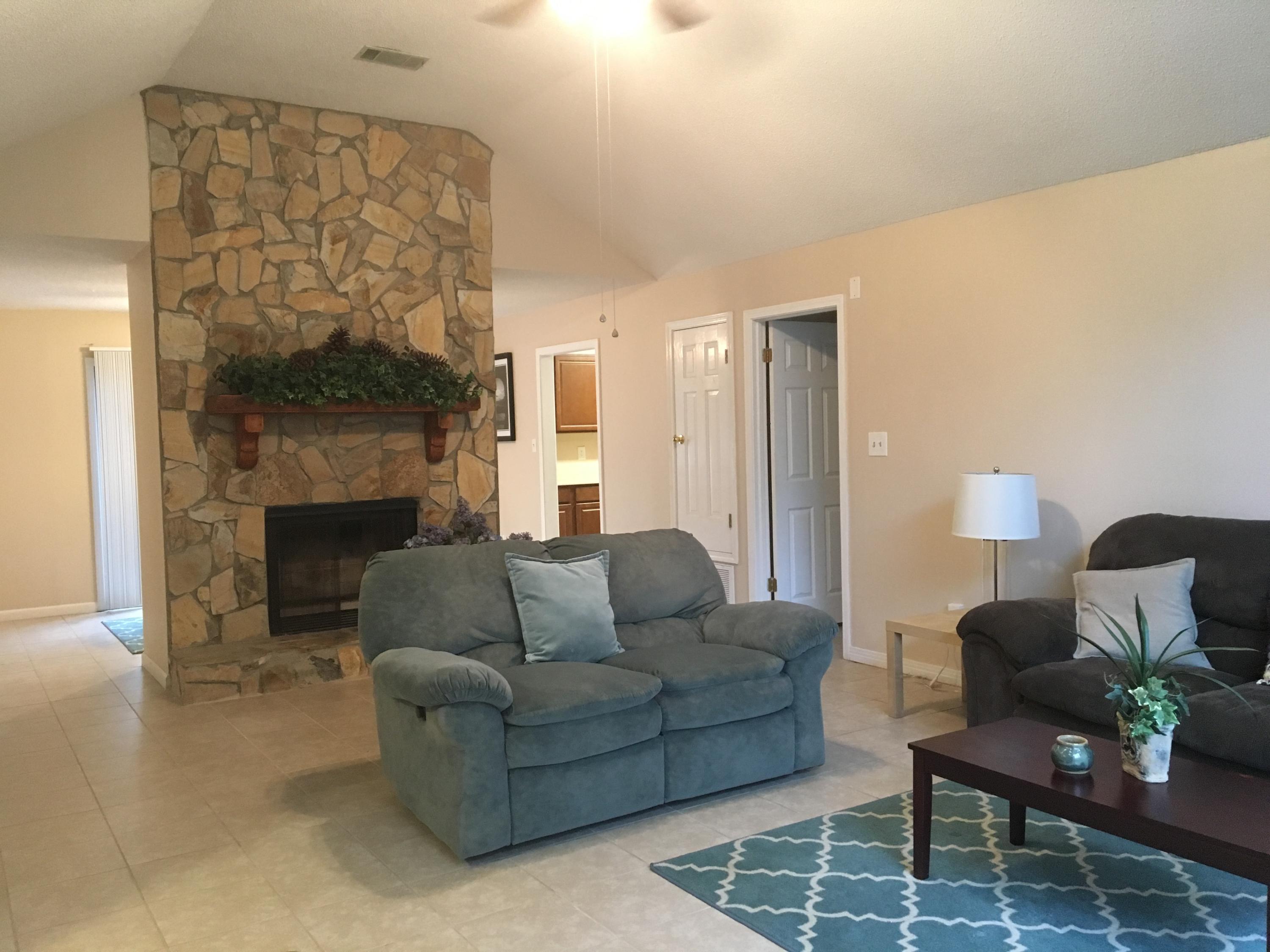SMUGGLERS COVE - Residential
