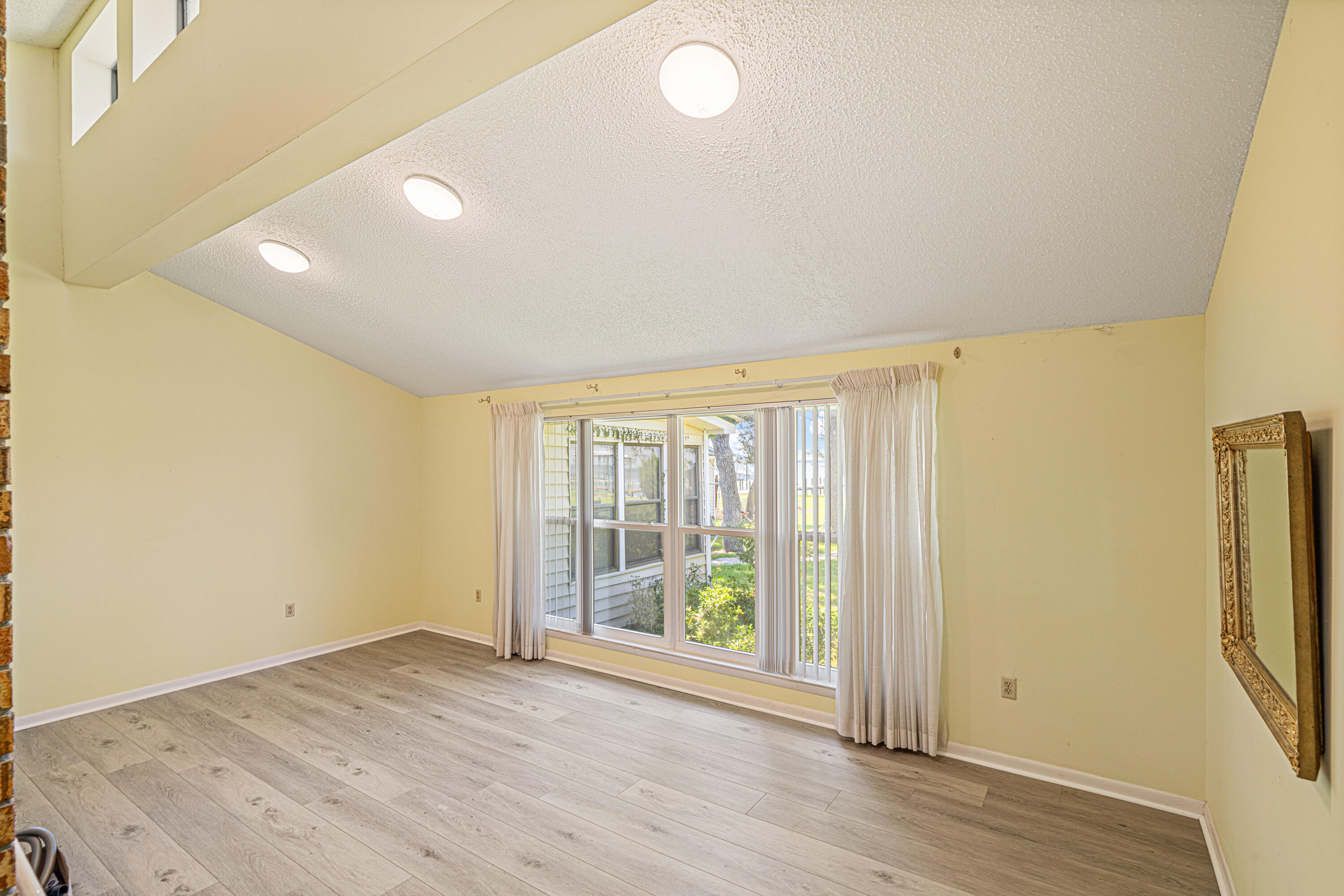 BAY GROVE - Residential