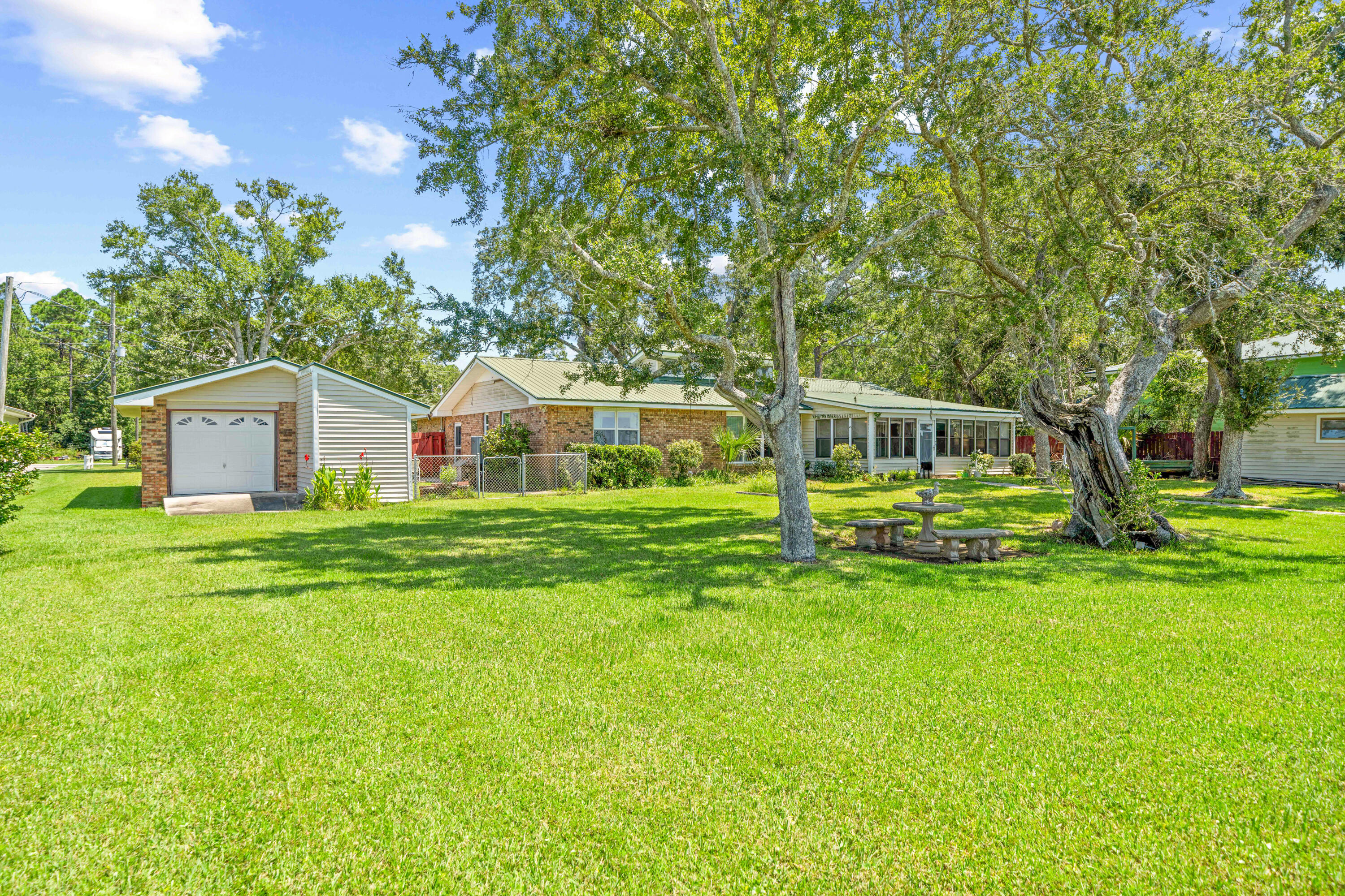 BAY GROVE - Residential