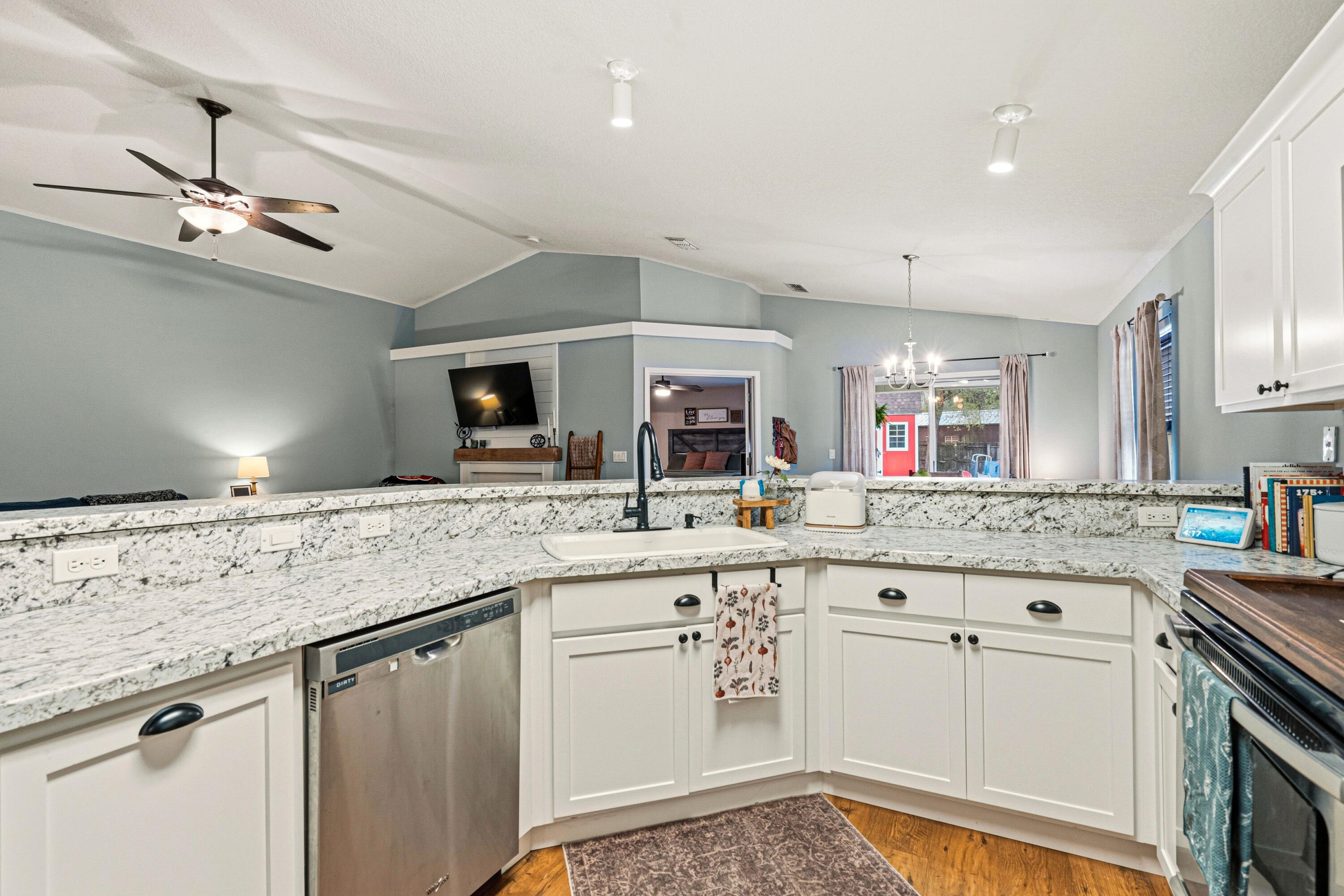 LOST CREEK - Residential