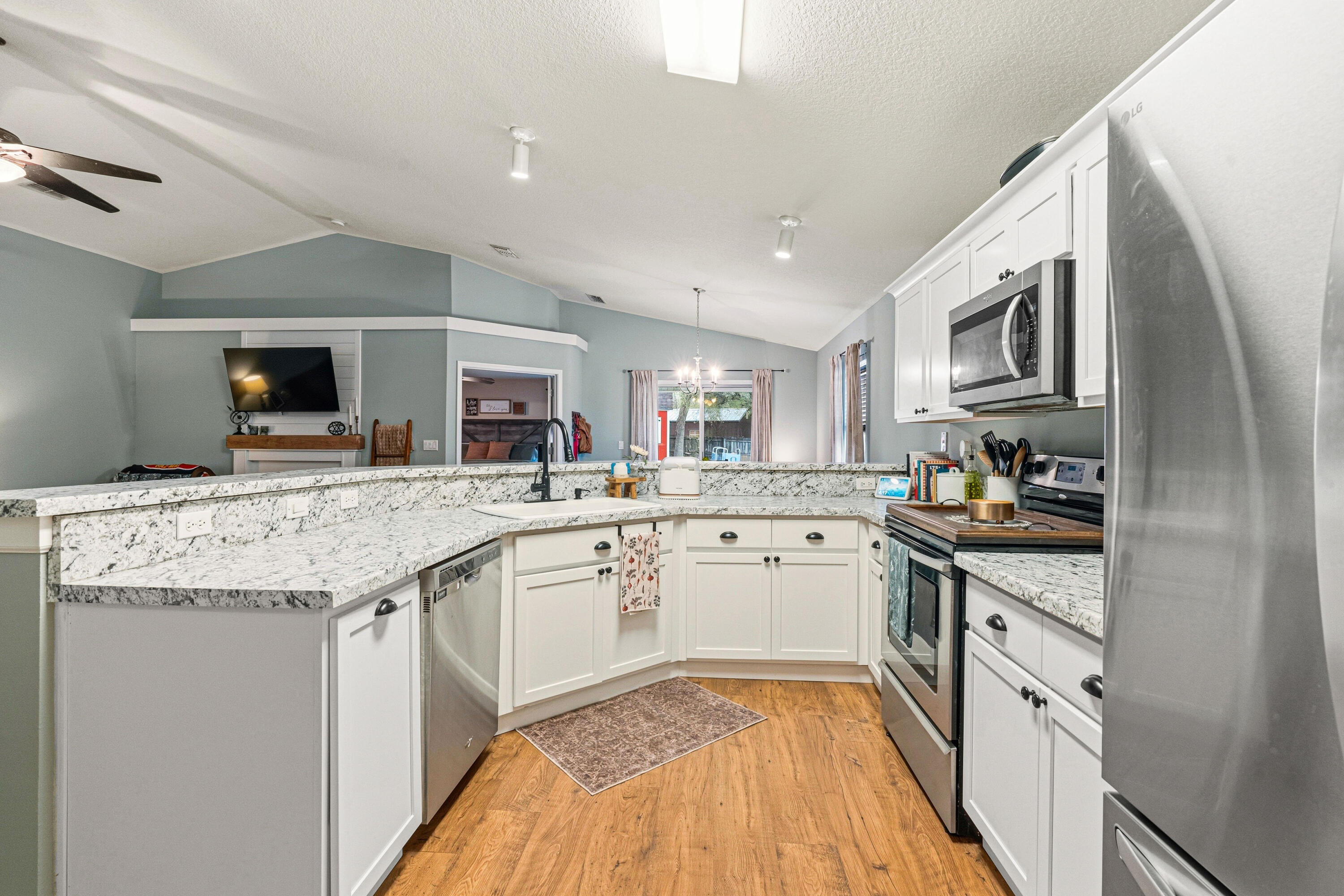 LOST CREEK - Residential