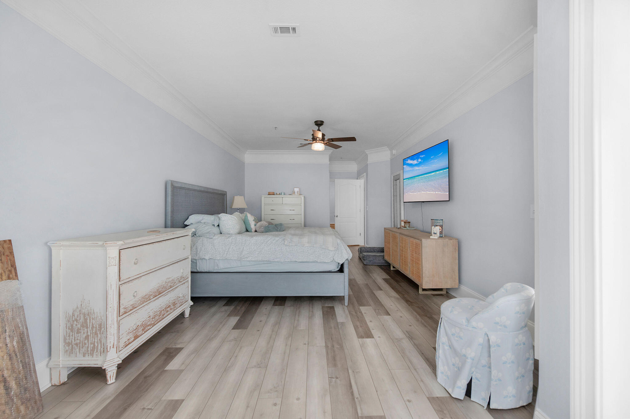 THE SOUND CONDOMINIUM - Residential