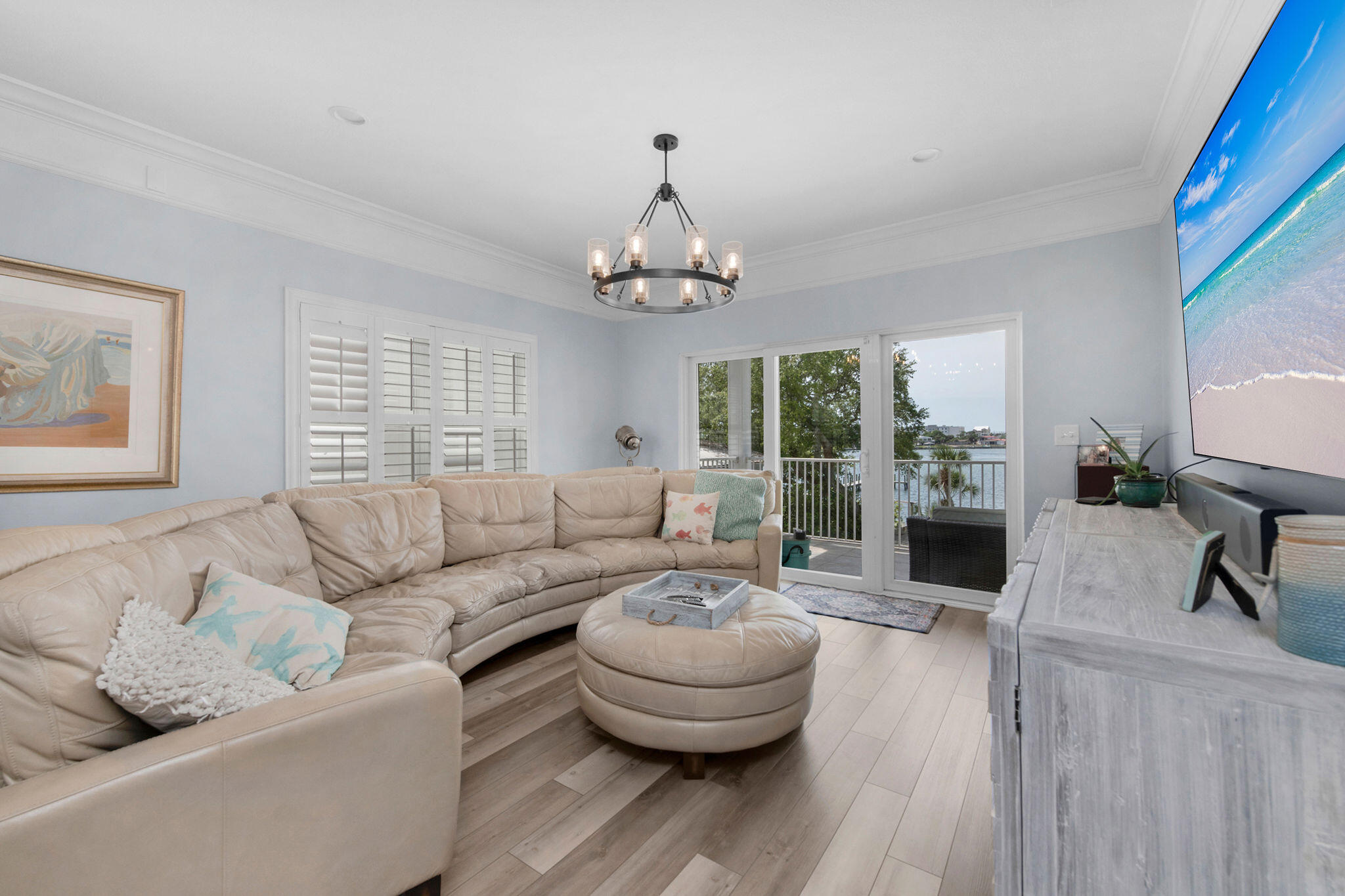 THE SOUND CONDOMINIUM - Residential