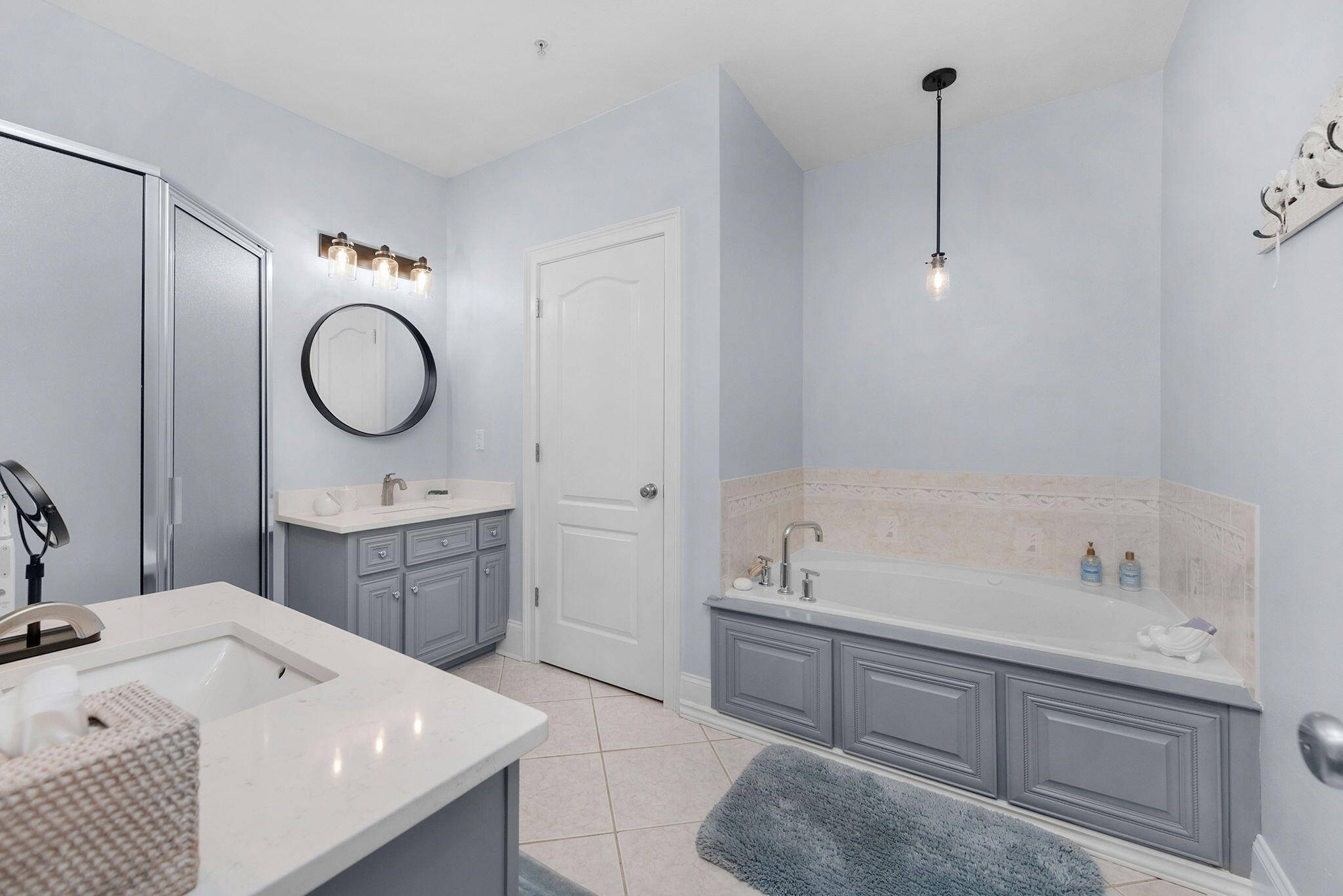 THE SOUND CONDOMINIUM - Residential