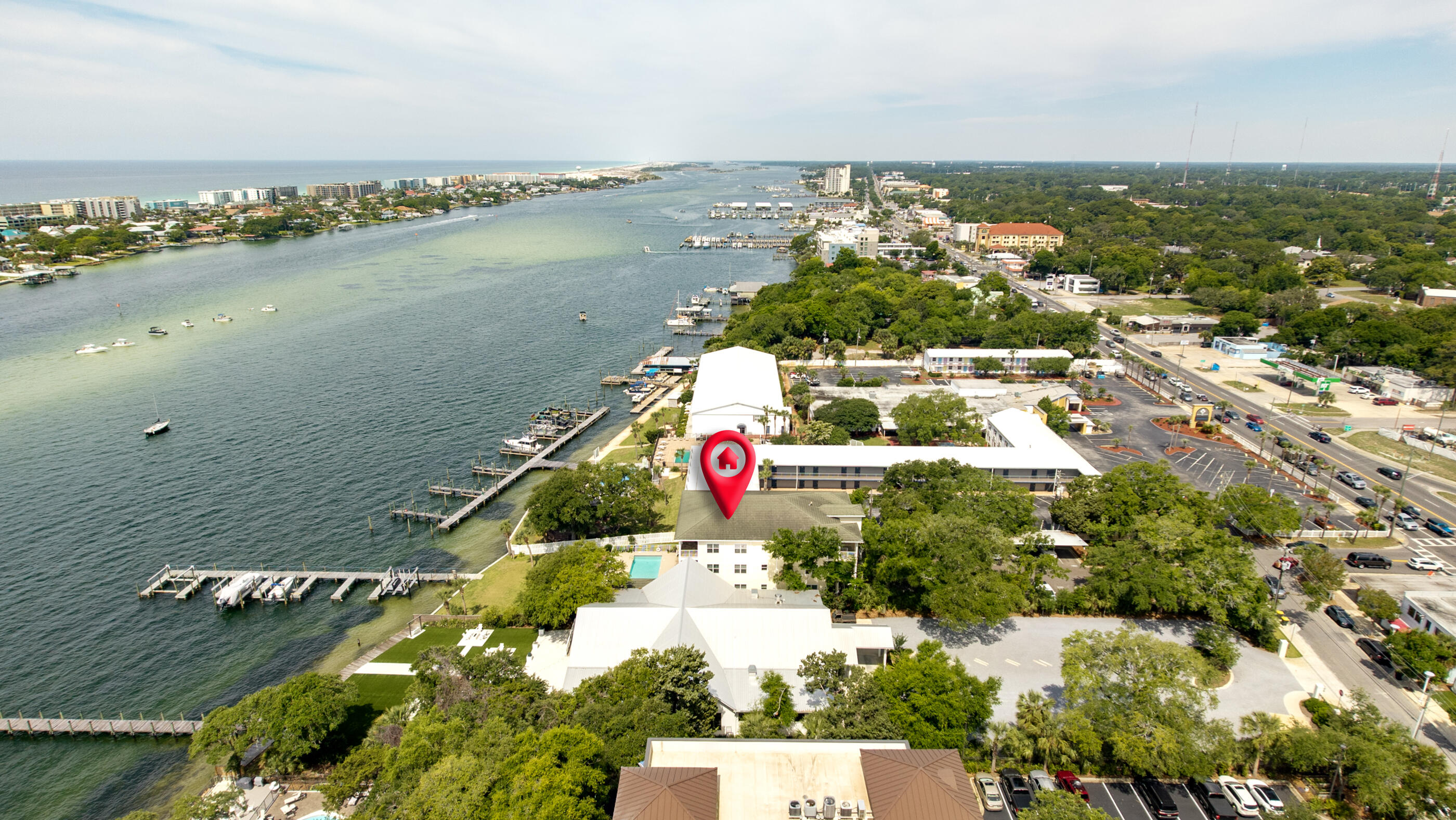 THE SOUND CONDOMINIUM - Residential