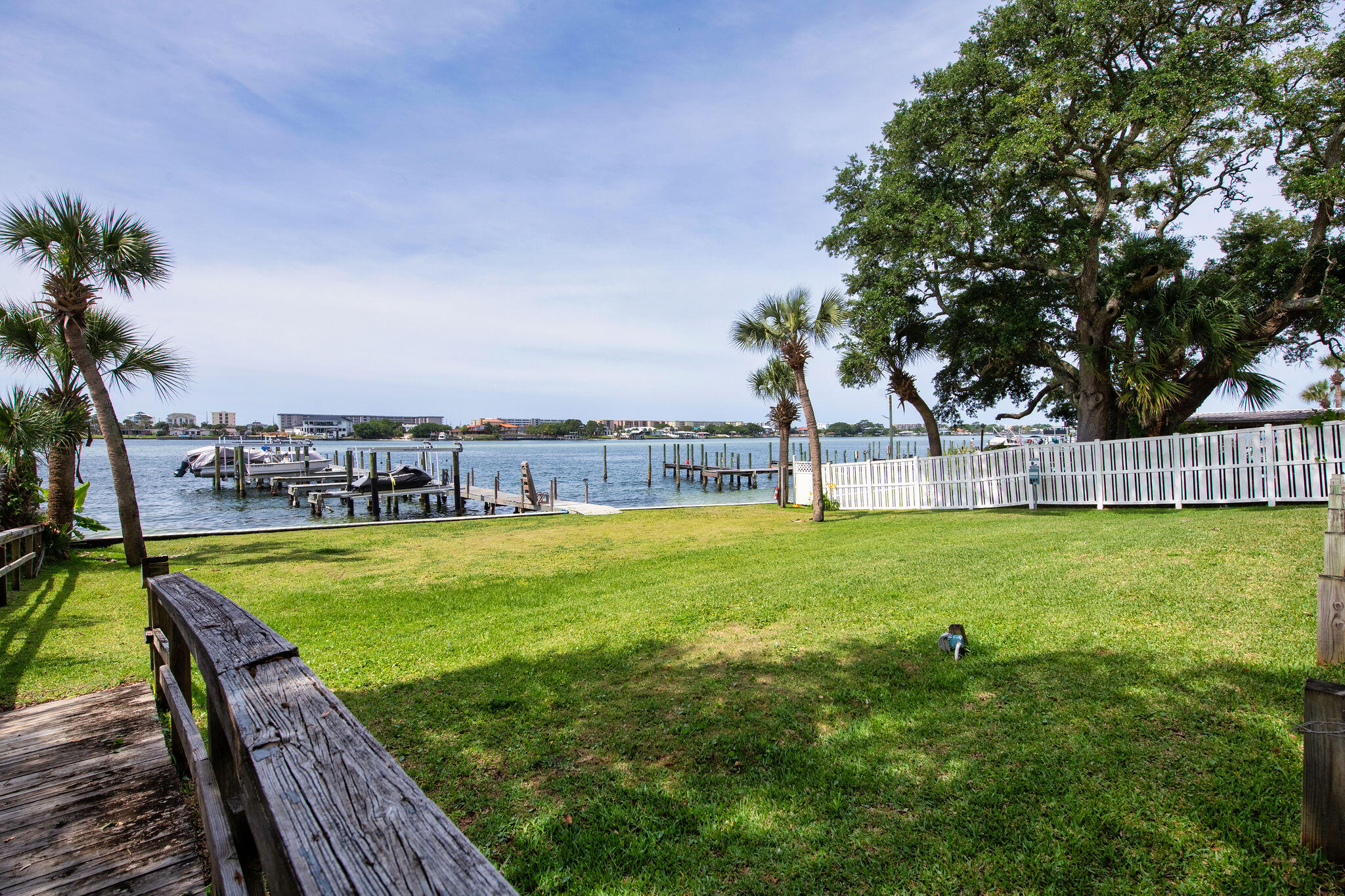 THE SOUND CONDOMINIUM - Residential