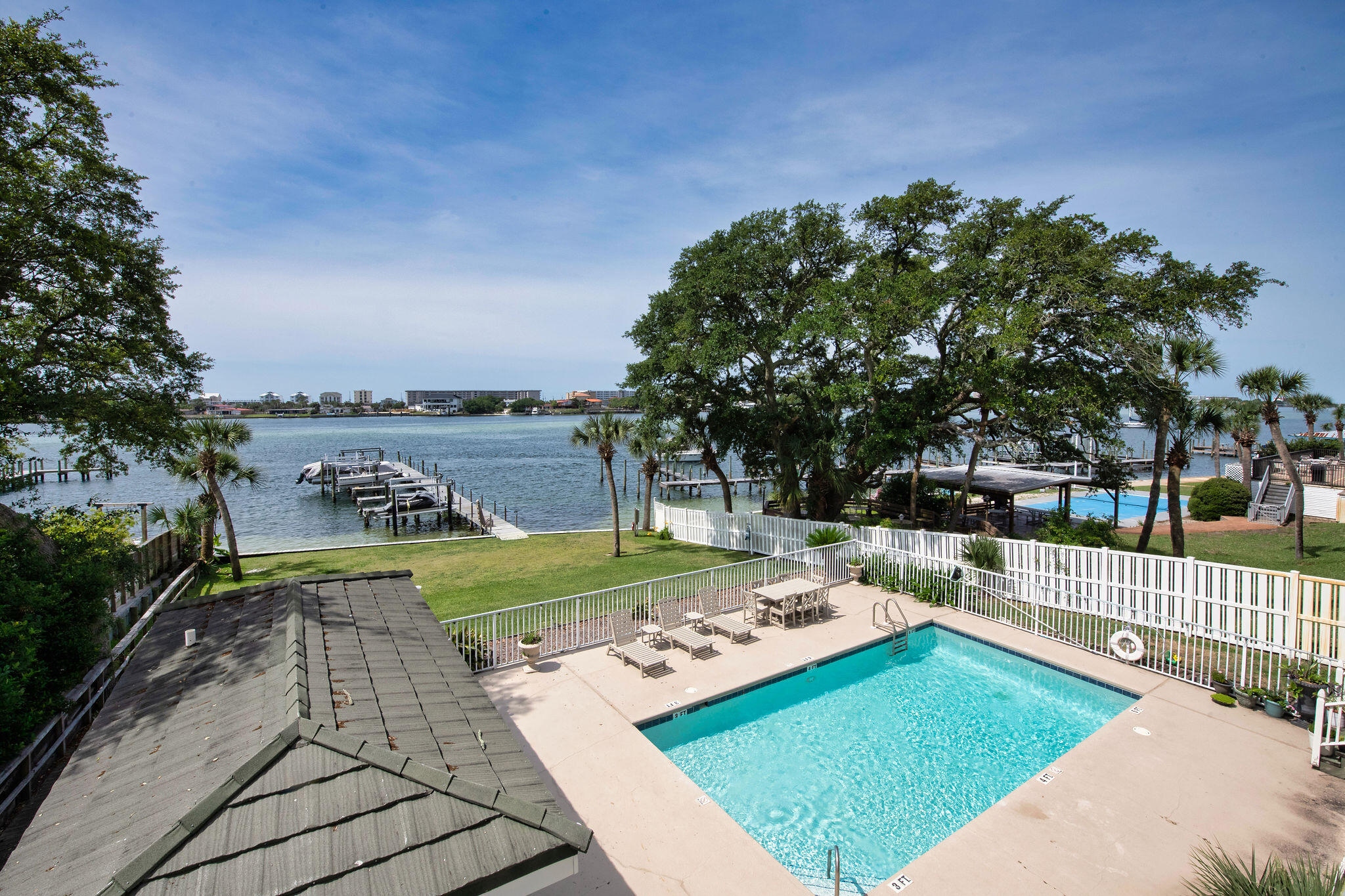 THE SOUND CONDOMINIUM - Residential