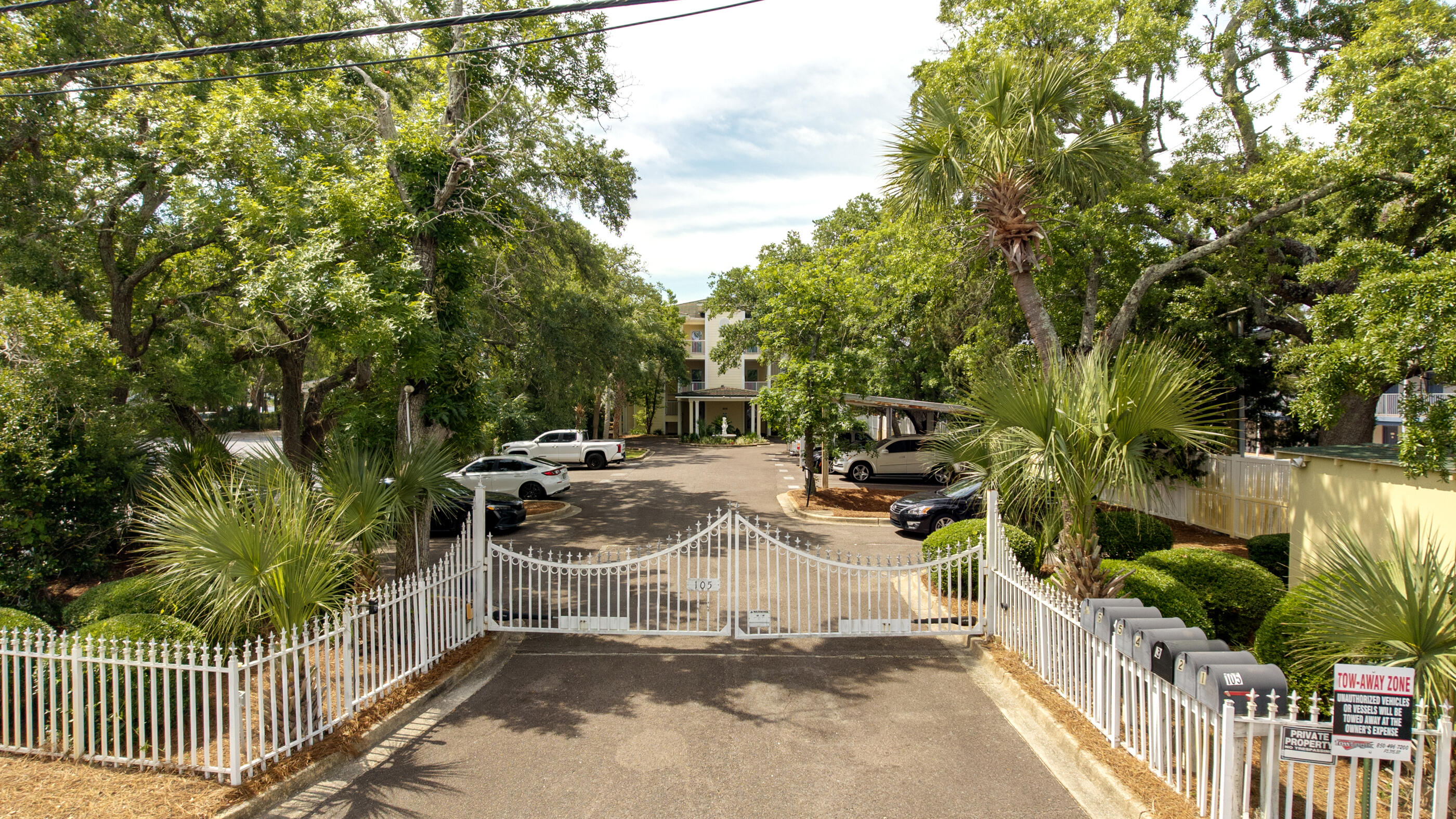 THE SOUND CONDOMINIUM - Residential