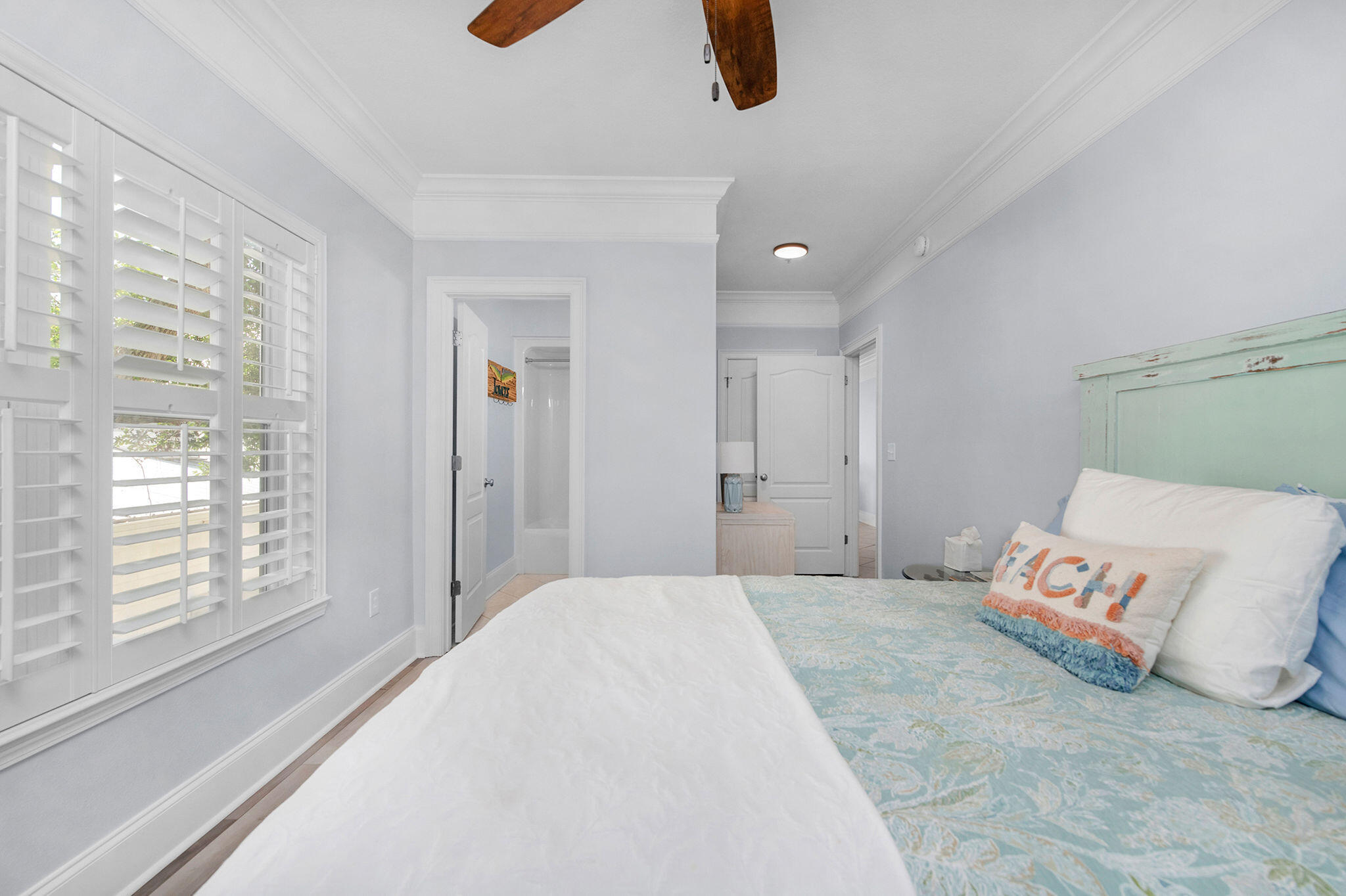 THE SOUND CONDOMINIUM - Residential