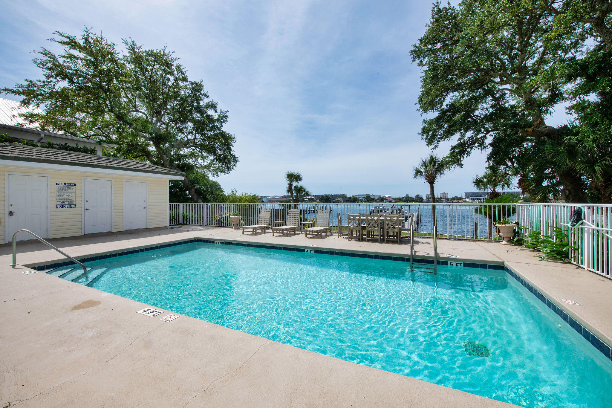 THE SOUND CONDOMINIUM - Residential