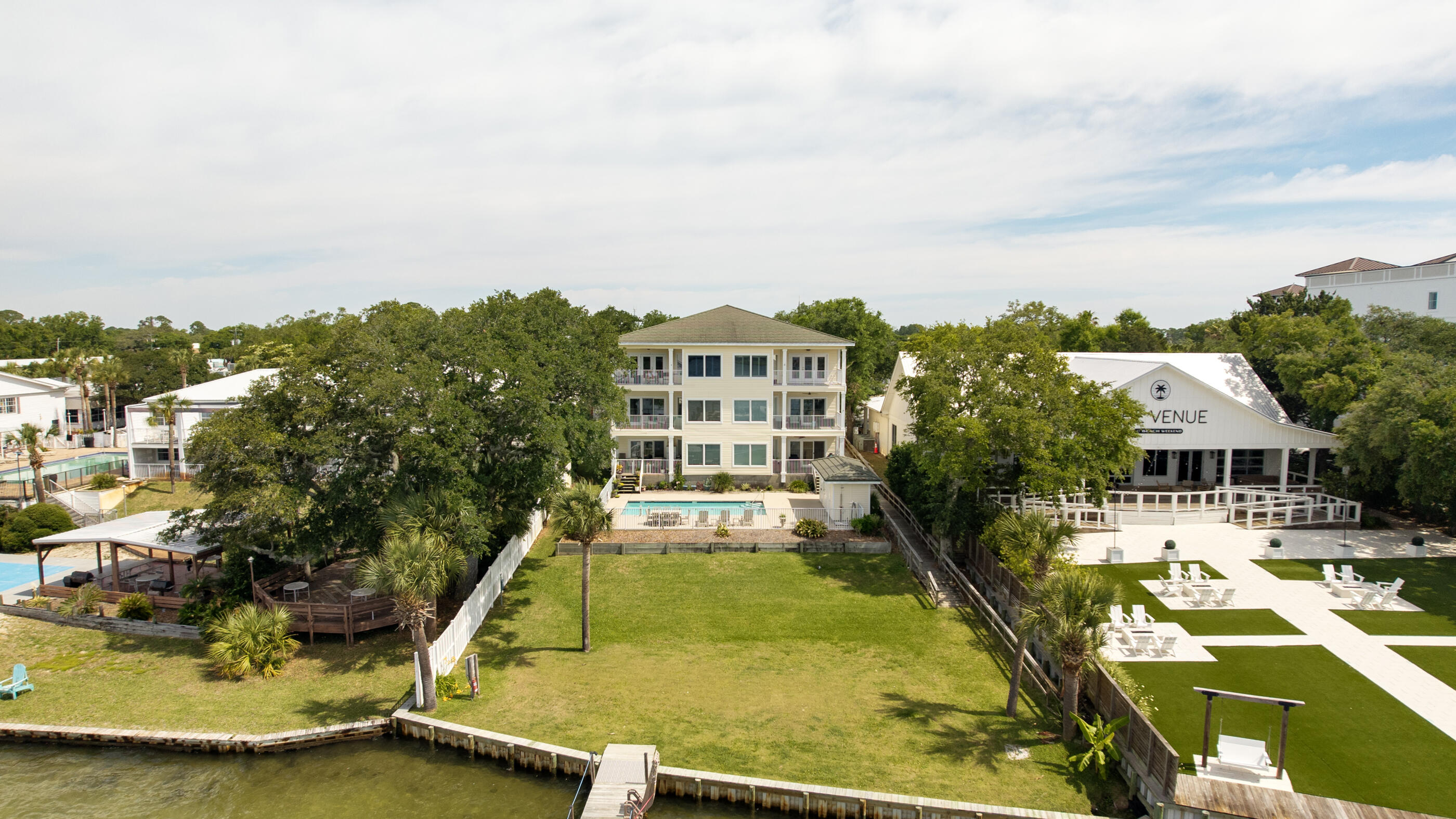 THE SOUND CONDOMINIUM - Residential