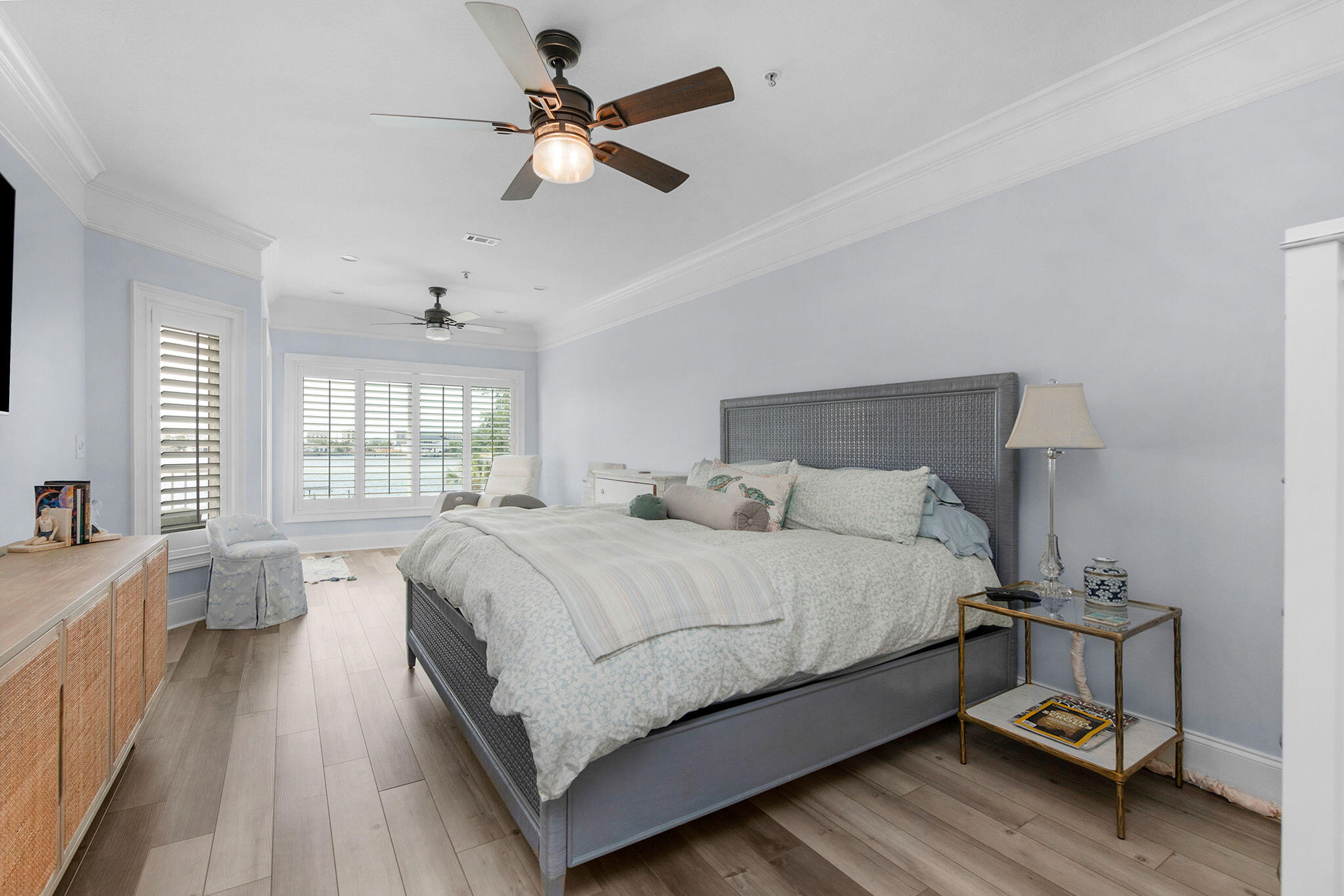 THE SOUND CONDOMINIUM - Residential