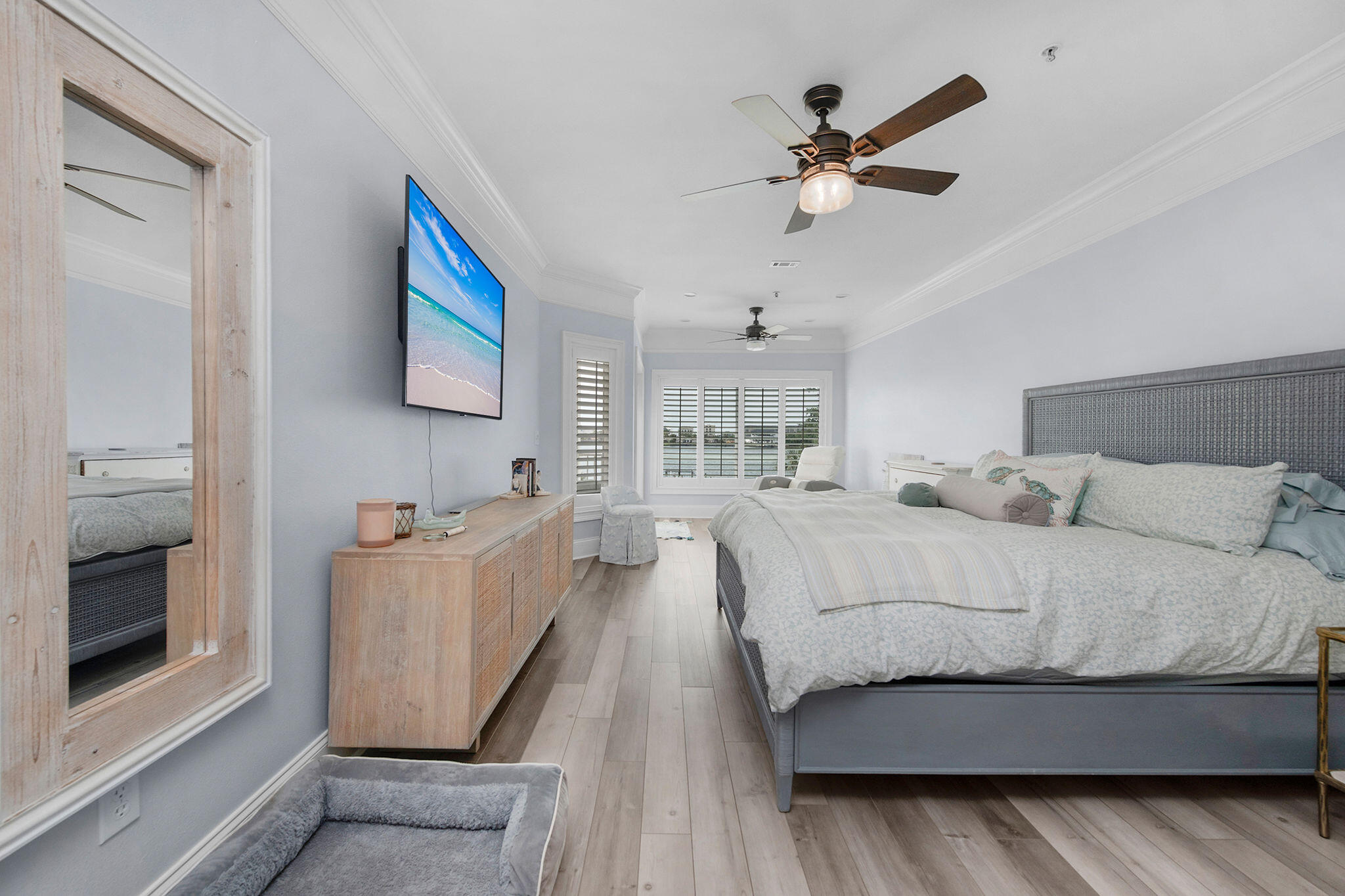 THE SOUND CONDOMINIUM - Residential